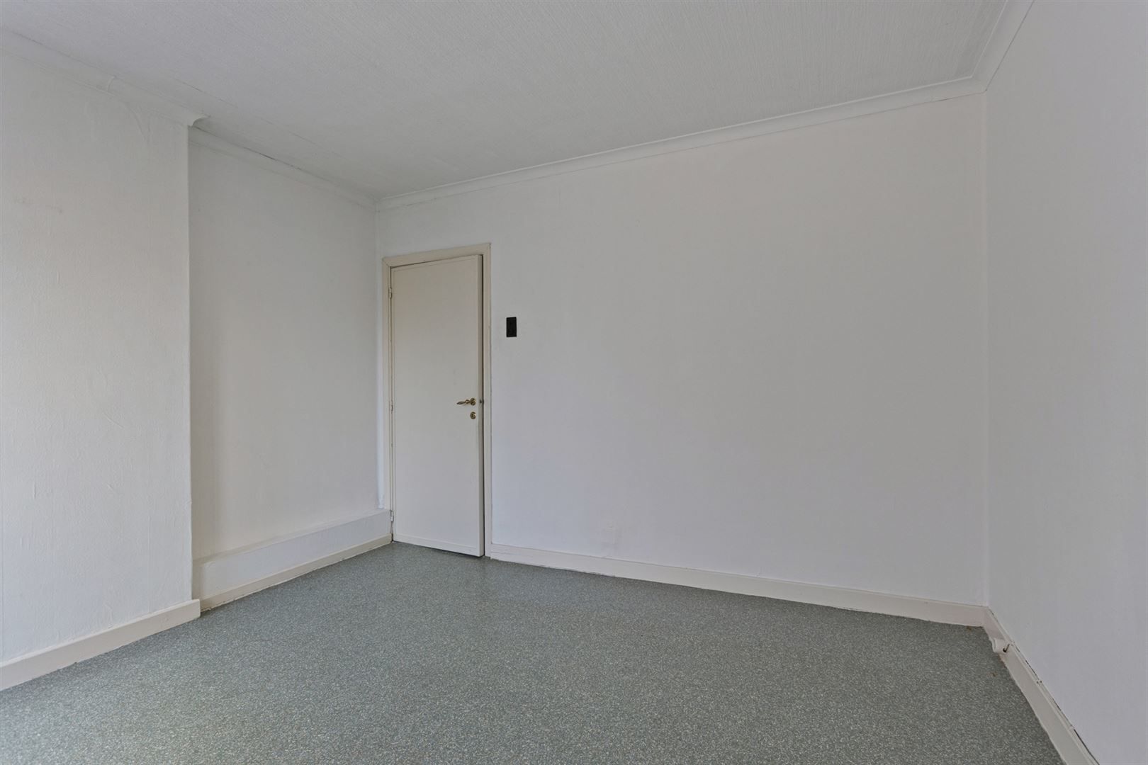 TE KOOP: Handelshuis op 7a33ca te Zonhoven! foto 9