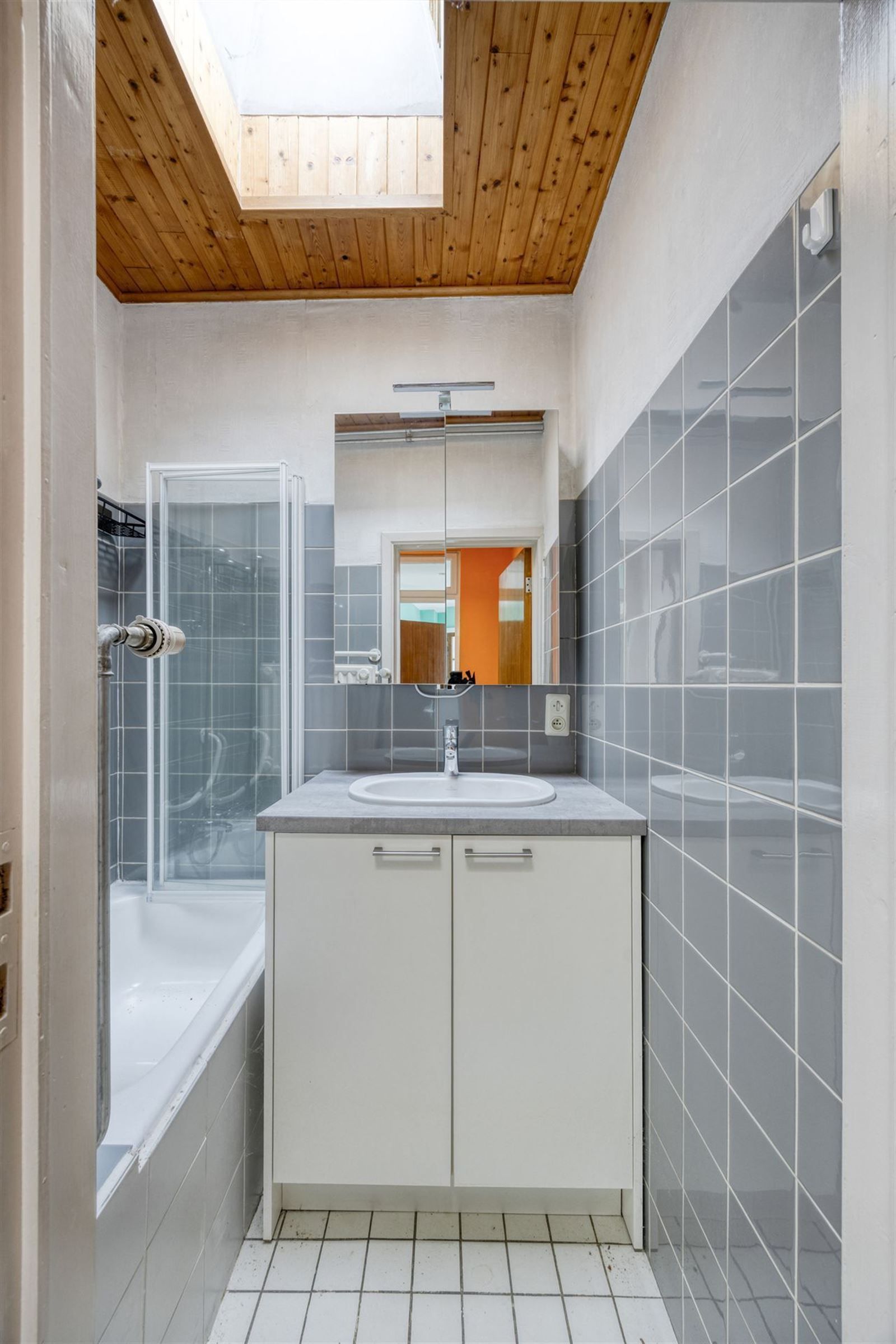 Opbrengstwoning met 2 appartementen en 3 garageboxen foto 15