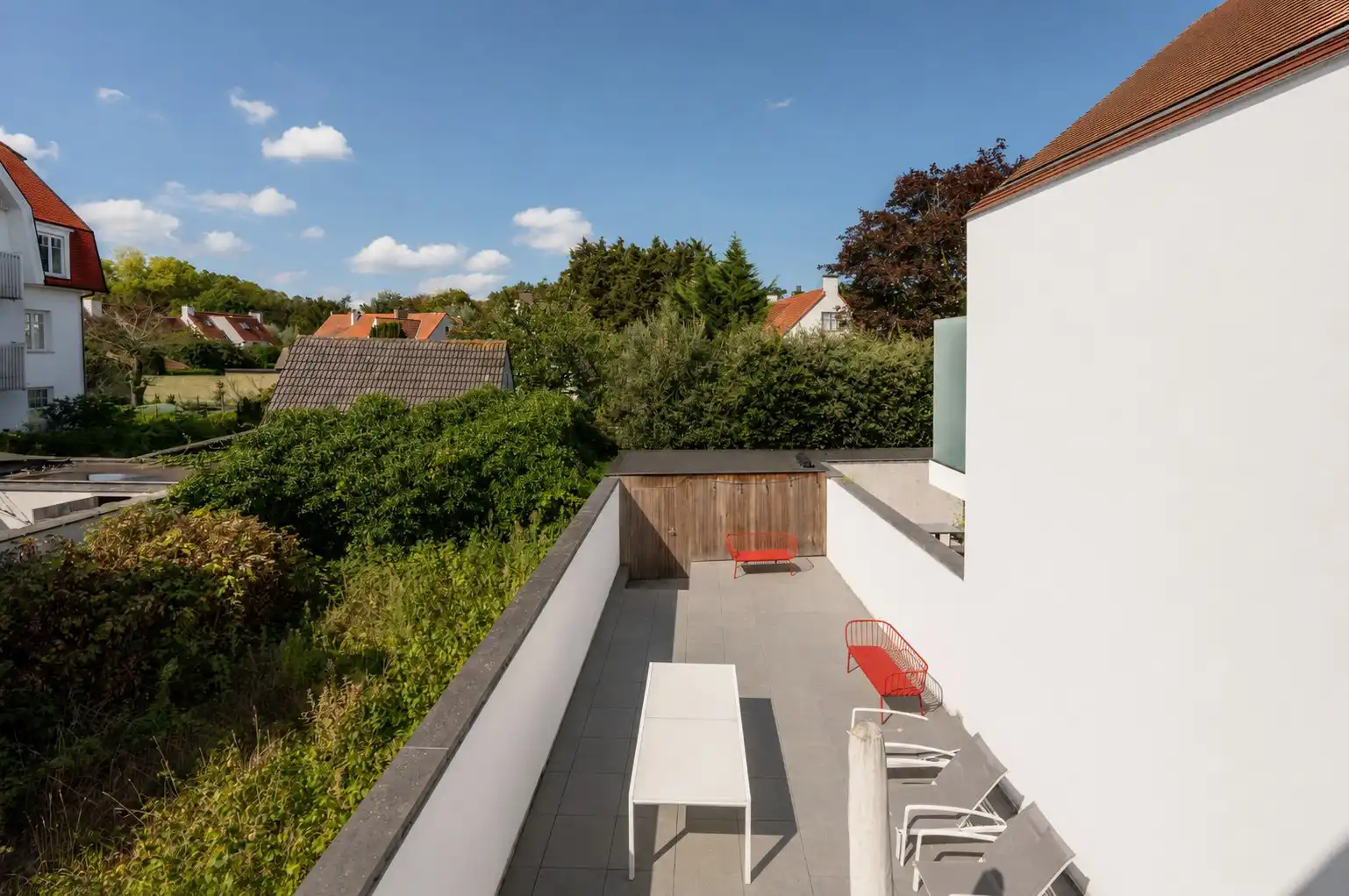 Recente woning aan het karaktervolle Oosthoekplein. foto 7
