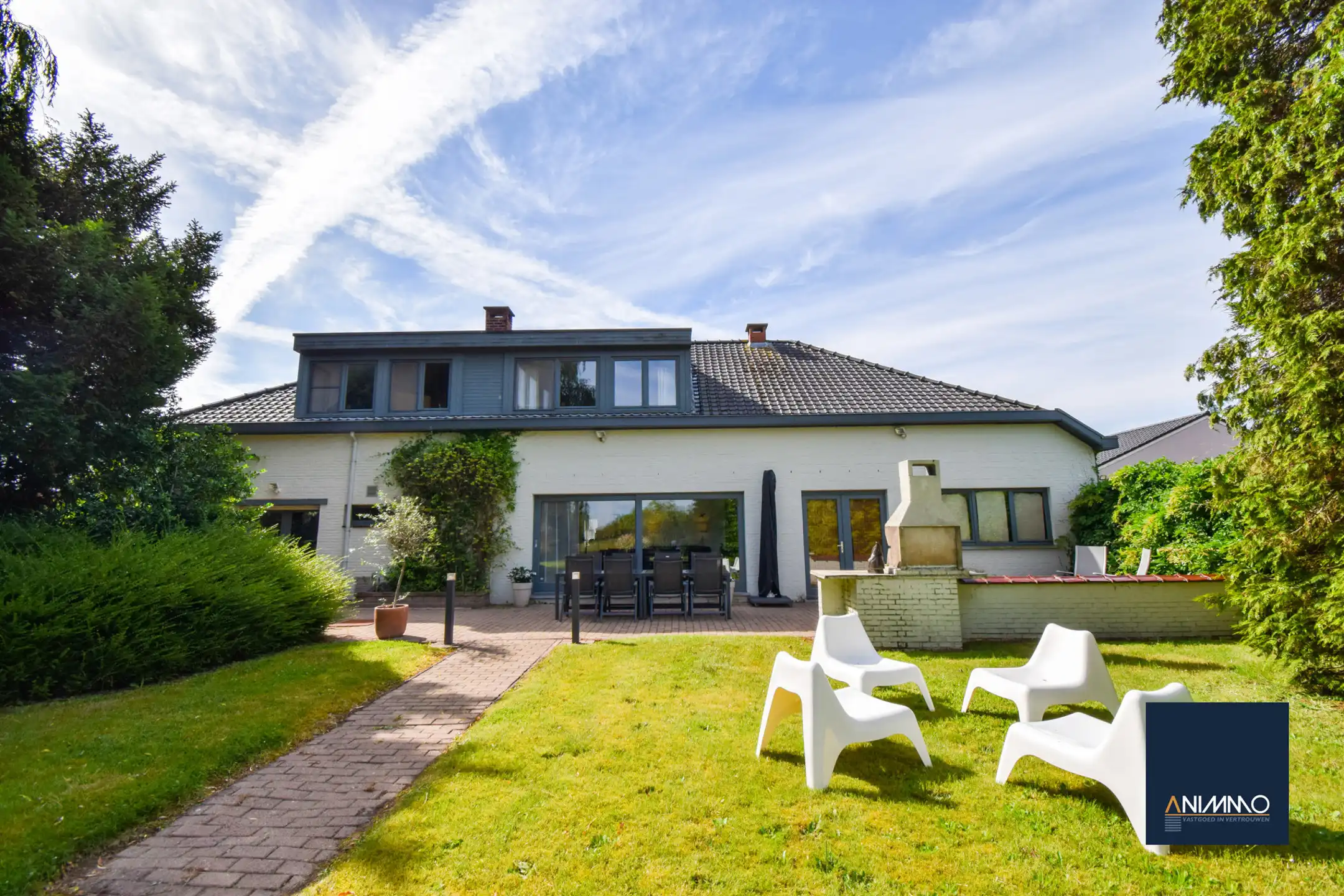 Villa te koop foto {{pictureIndex}}