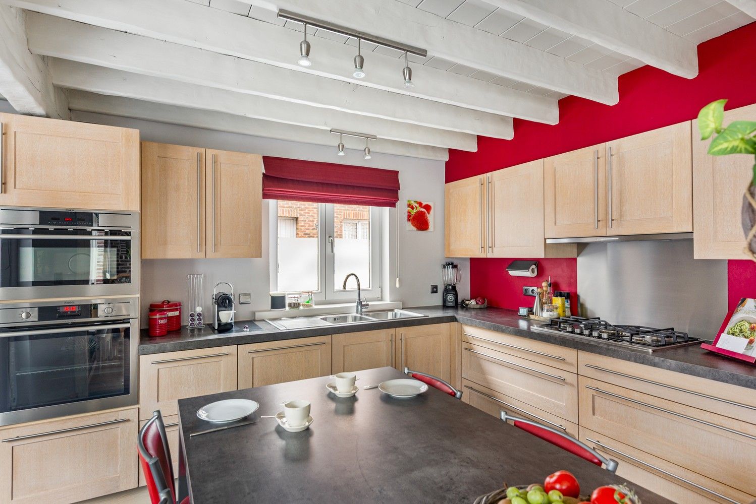 Instapklare woning met 3 slaapkamers en prachtige tuin te Walem foto 16