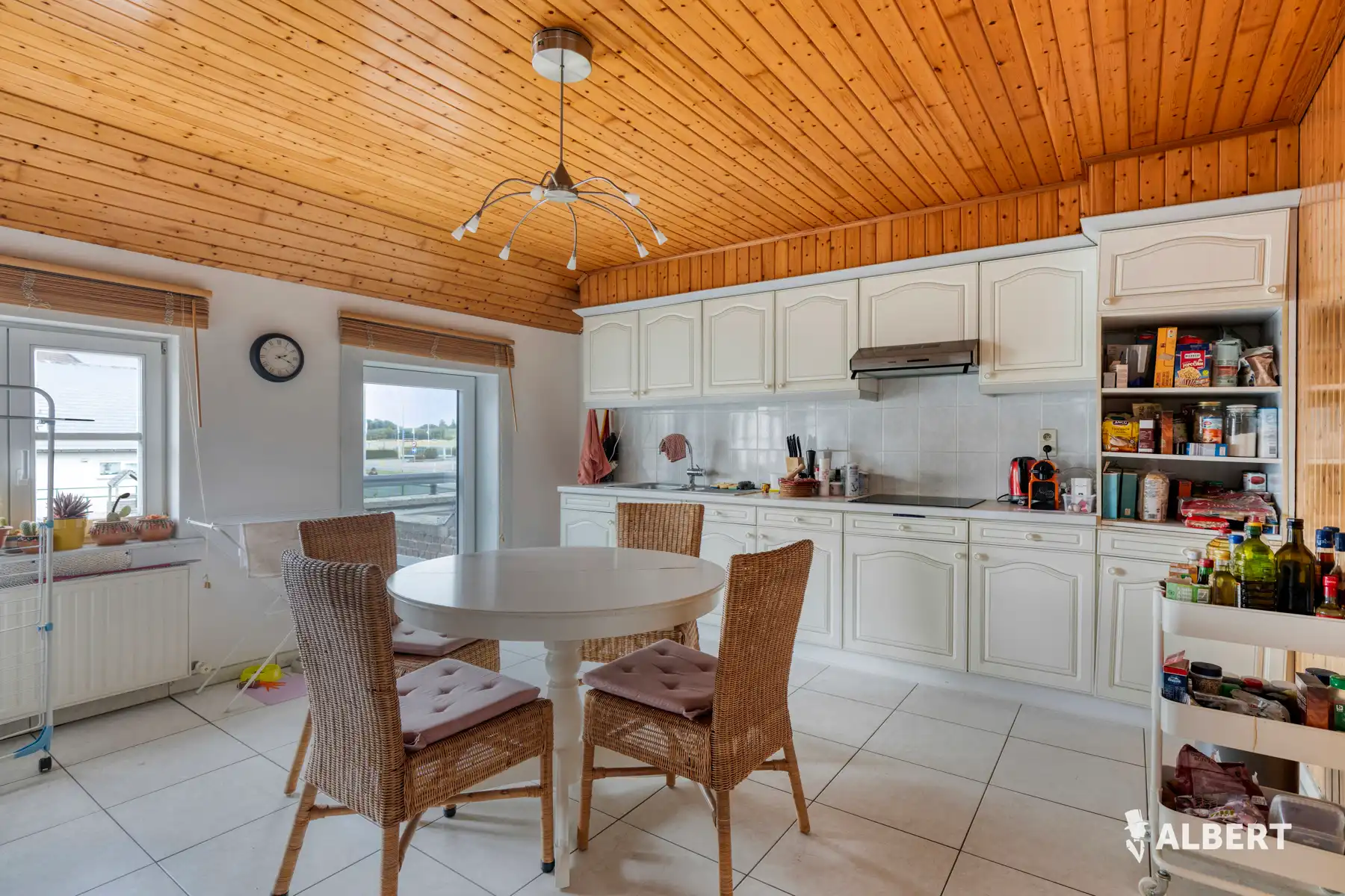 Opgrefriste opbrengsteigendom met 2 appartemente in Roosdaal foto 13