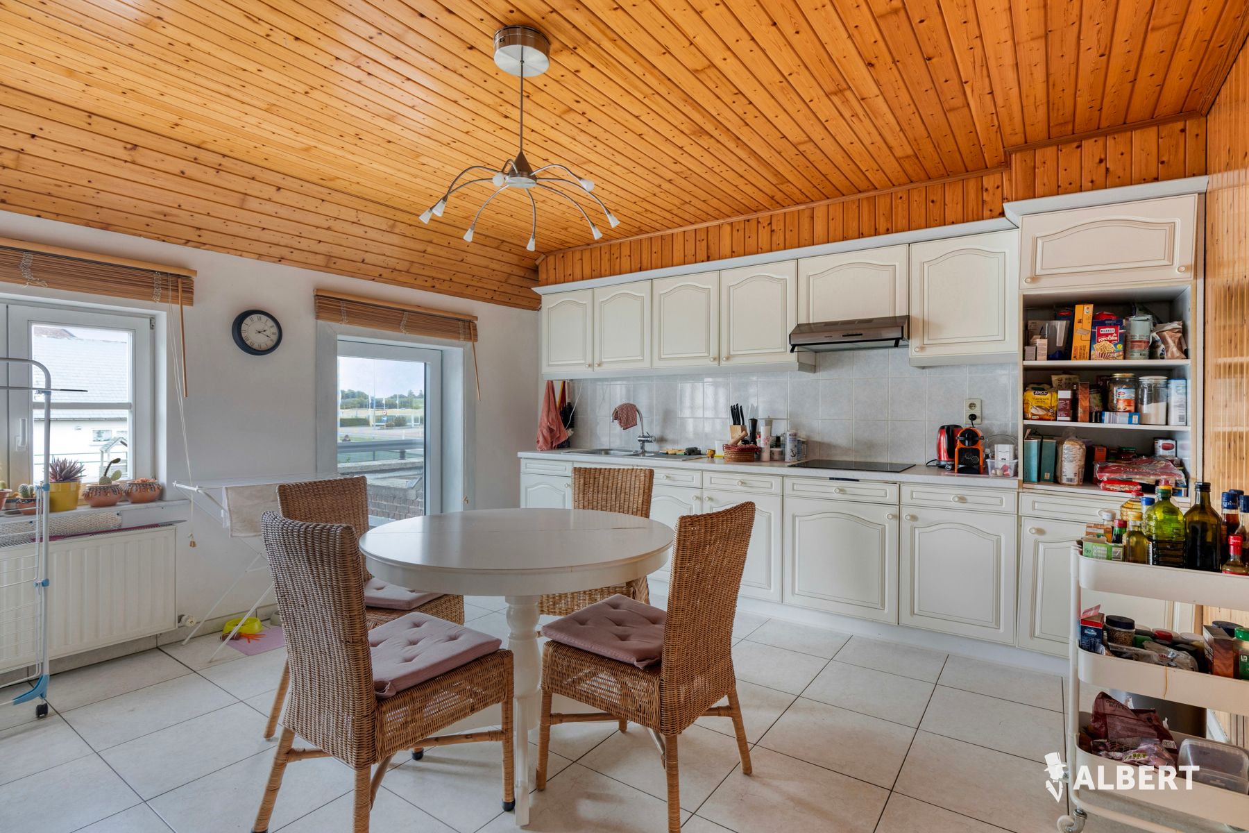 Opgrefriste opbrengsteigendom met 2 appartemente in Roosdaal foto 13