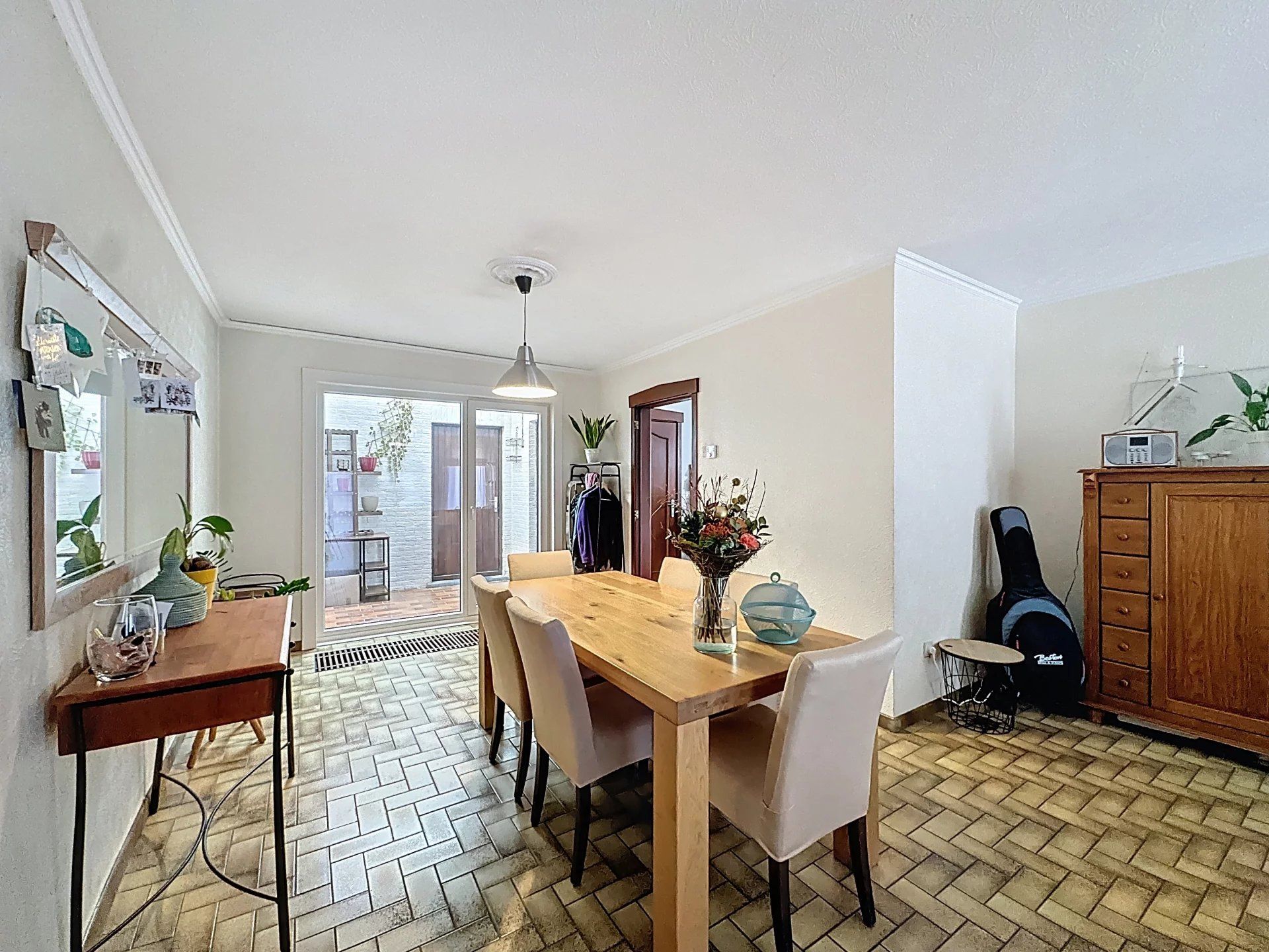 Recent gerenoveerde woning met 3 ruime slaapkamers en kleine tuin vlakbij het centrum. foto 8