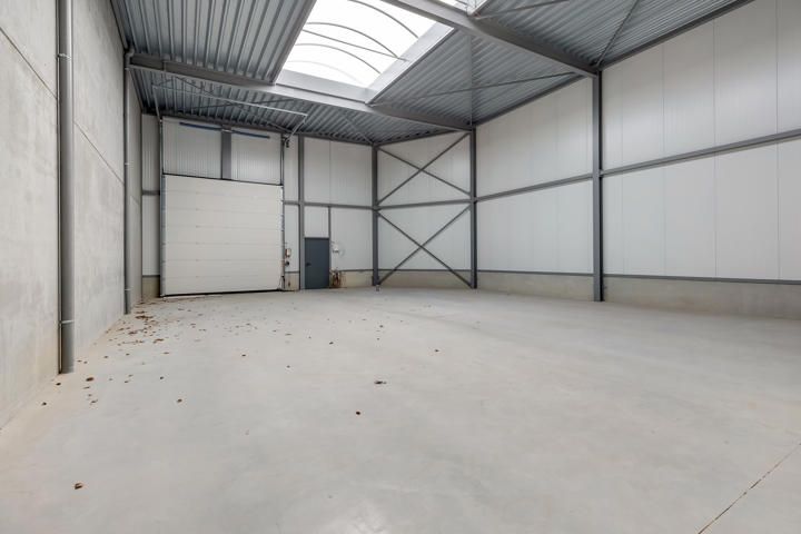 Nieuwbouw magazijn van 197,5 m² te huur nabij het centrum foto 5