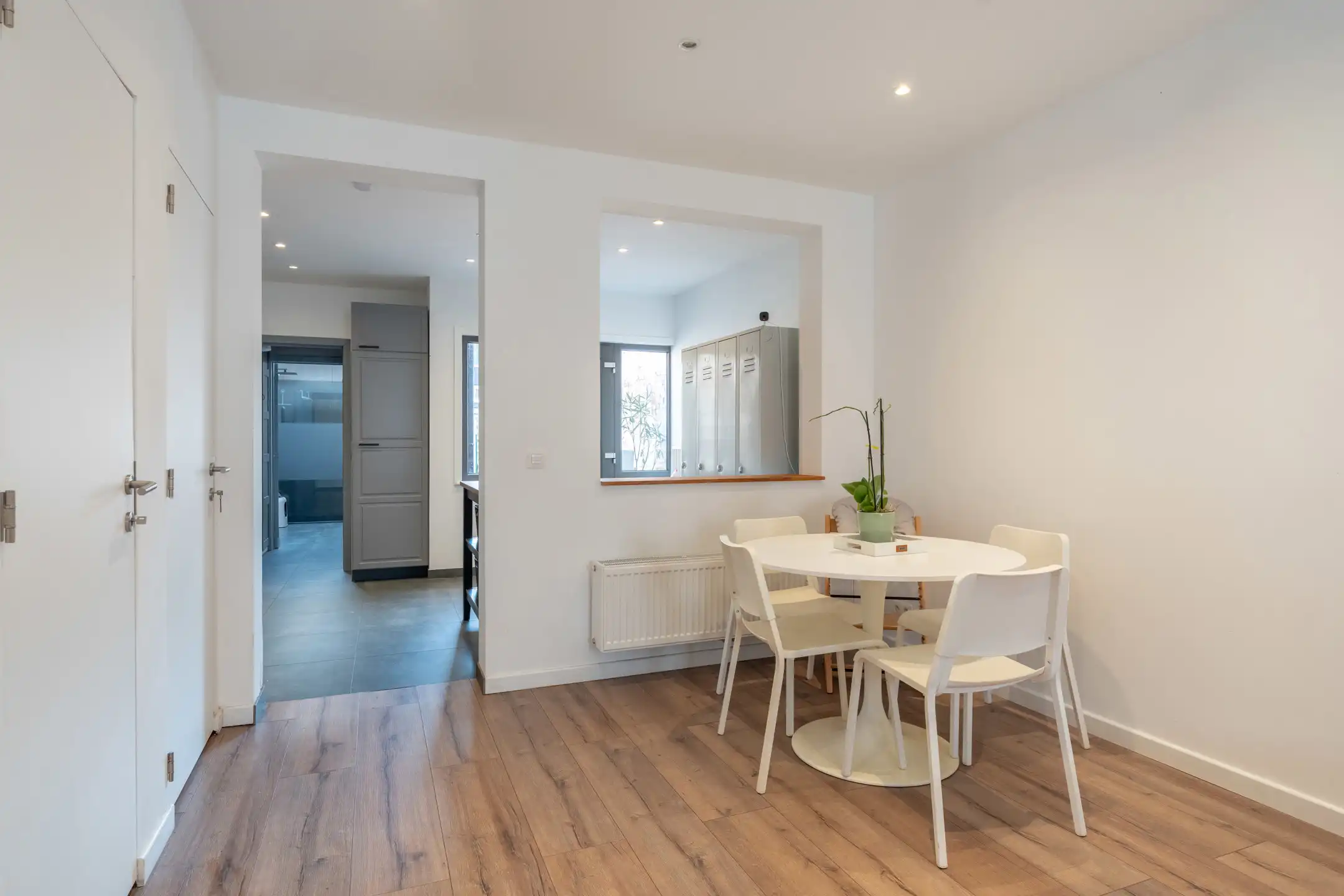 Recent gerenoveerde woning (2023) met 2 slaapkamers en gezellige stadstuin. foto 7