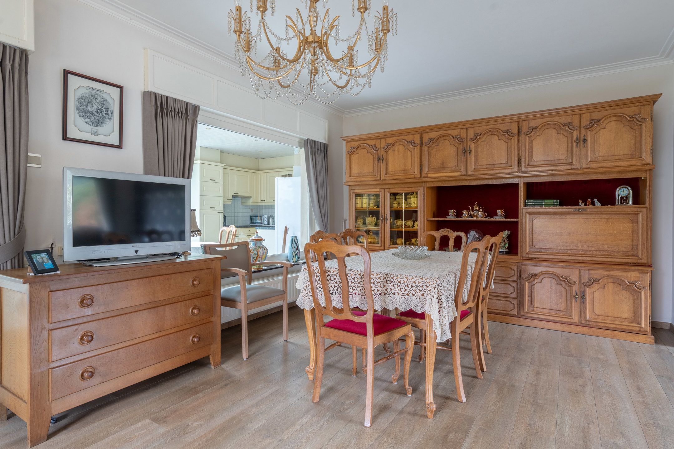 Te renoveren gezinswoning (196m²) op perceel van 1.943m². foto 6