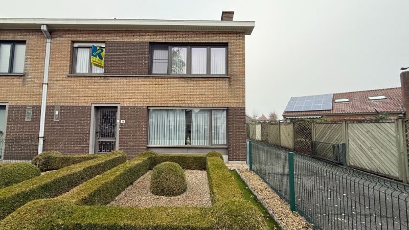 Charmante halfopen bebouwing met garage foto 2
