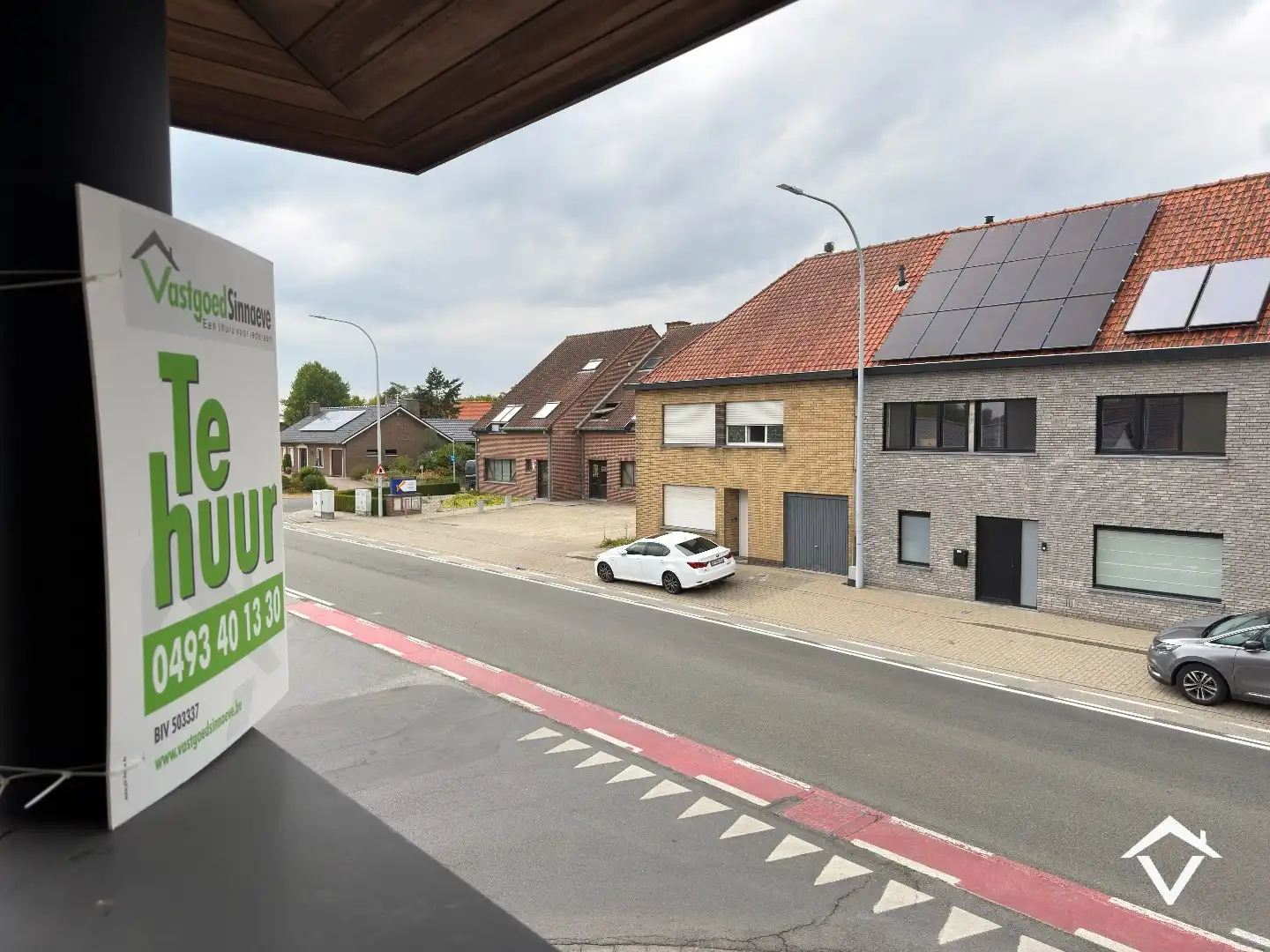 Instapklaar appartement met 2 slaapkamers, 2 terrassen, garage en tuin te Roeselare. foto 19