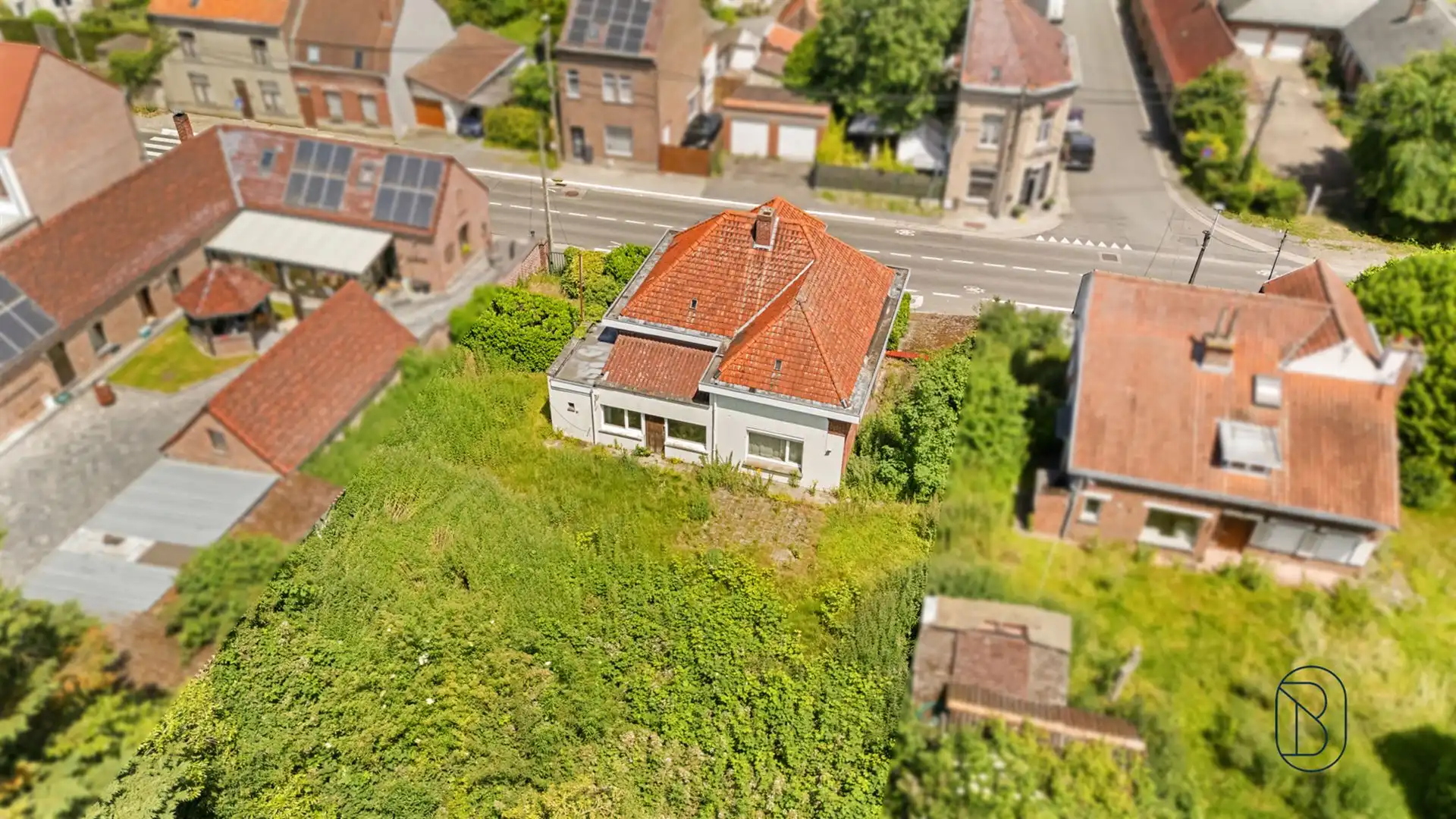 Charmante te renoveren woning, met mooie tuin. foto 14