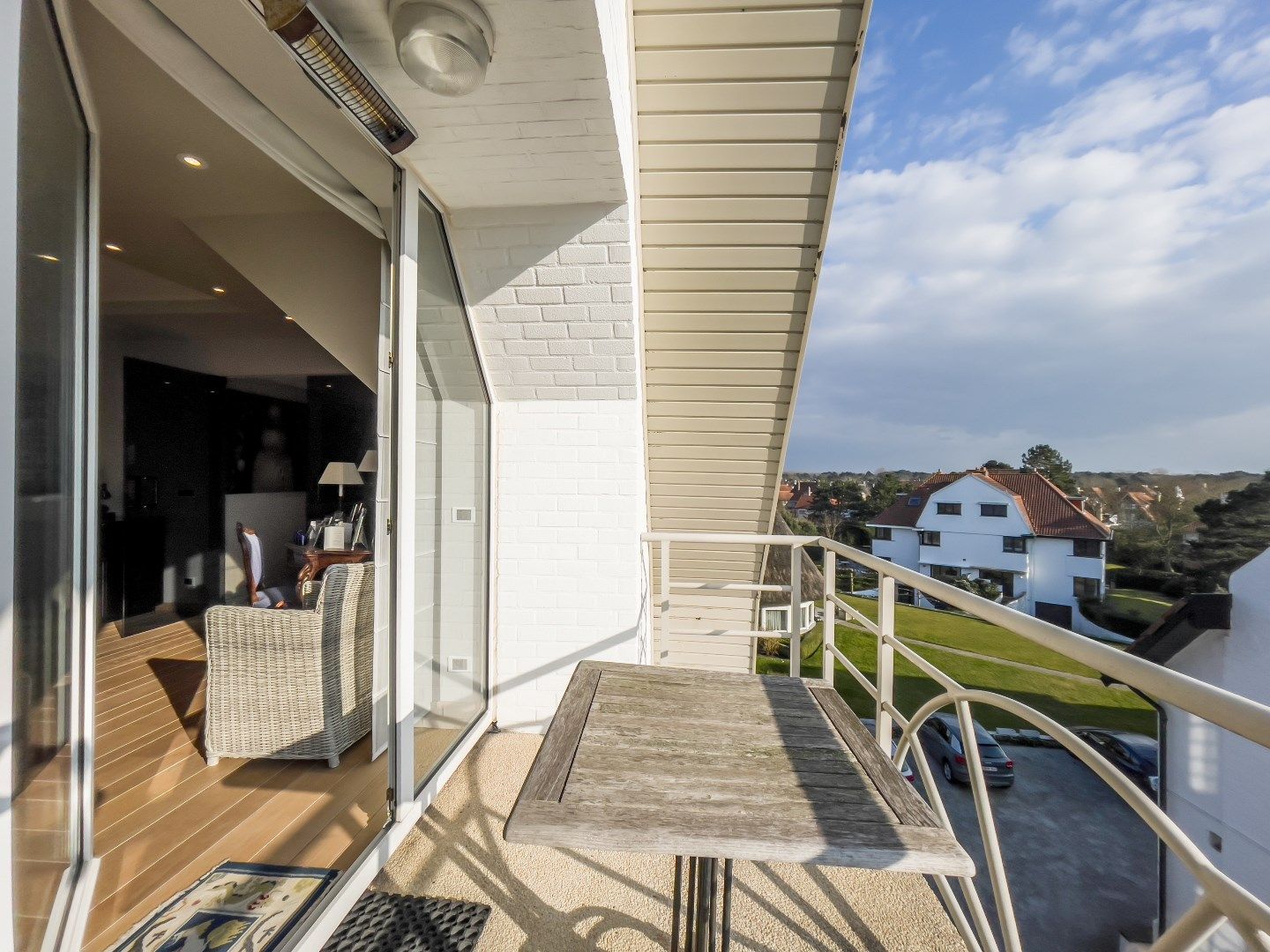 Uniek gelegen appartement (plateau) in een villa residentie met weidse zichten op enkele passen van het Albertplein en de Zeedijk.  foto 6