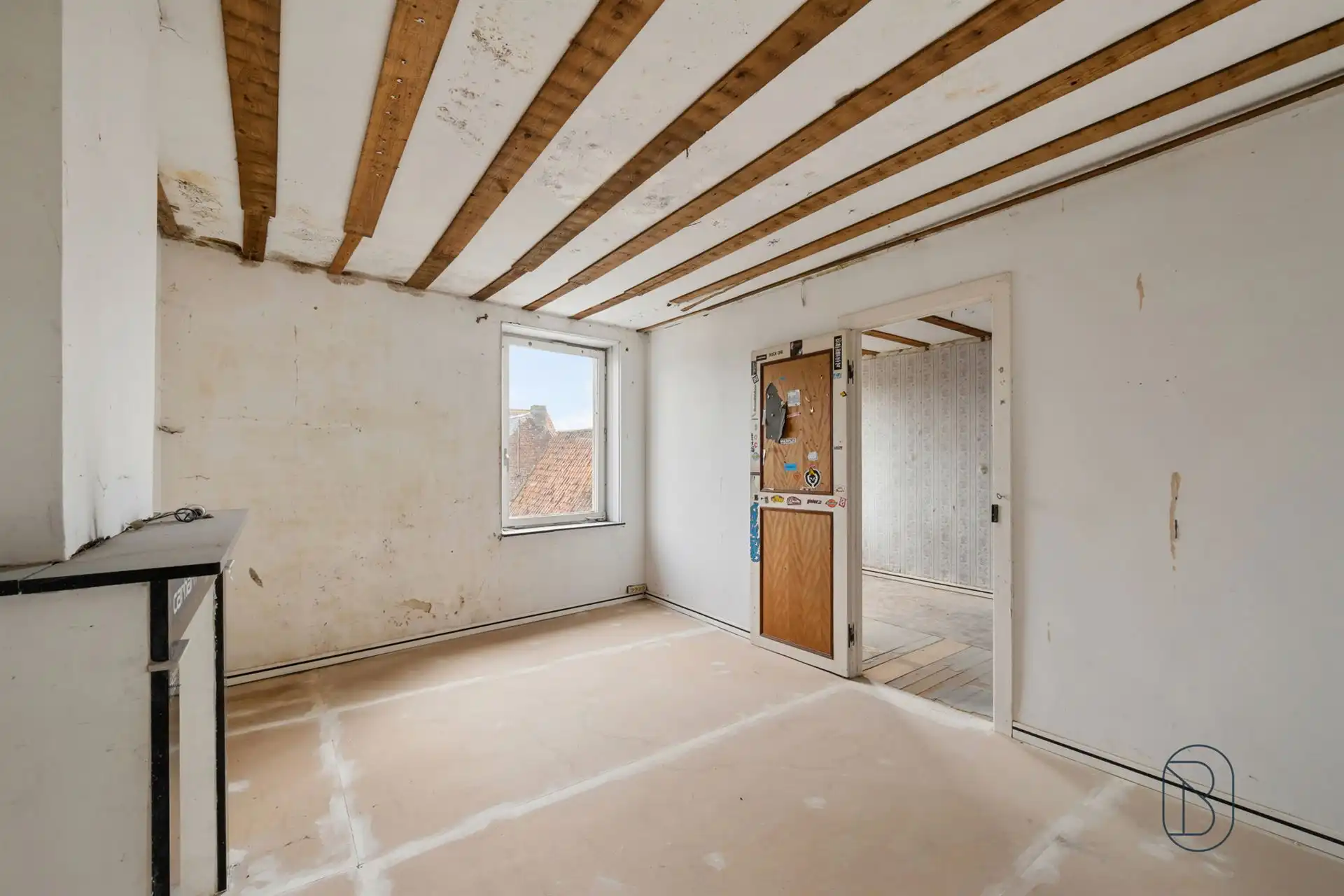 Totaal te renoveren woning met bijgebouwen op 1570m2 foto 17