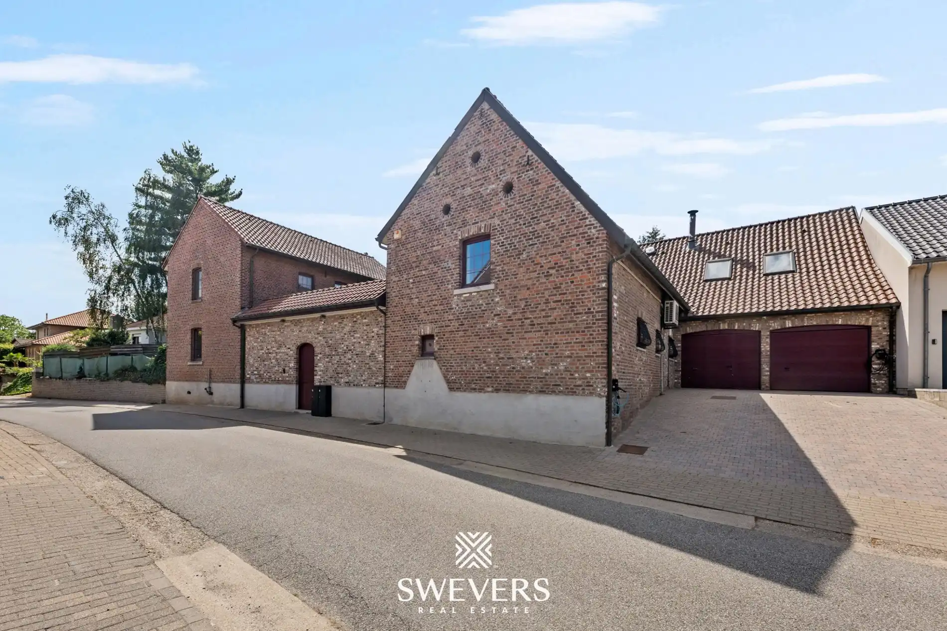 Authentieke vierkantshoeve met ruime hoofdwoning en verhuurmogelijkheid op 14a 34ca in Borgloon foto {{pictureIndex}}