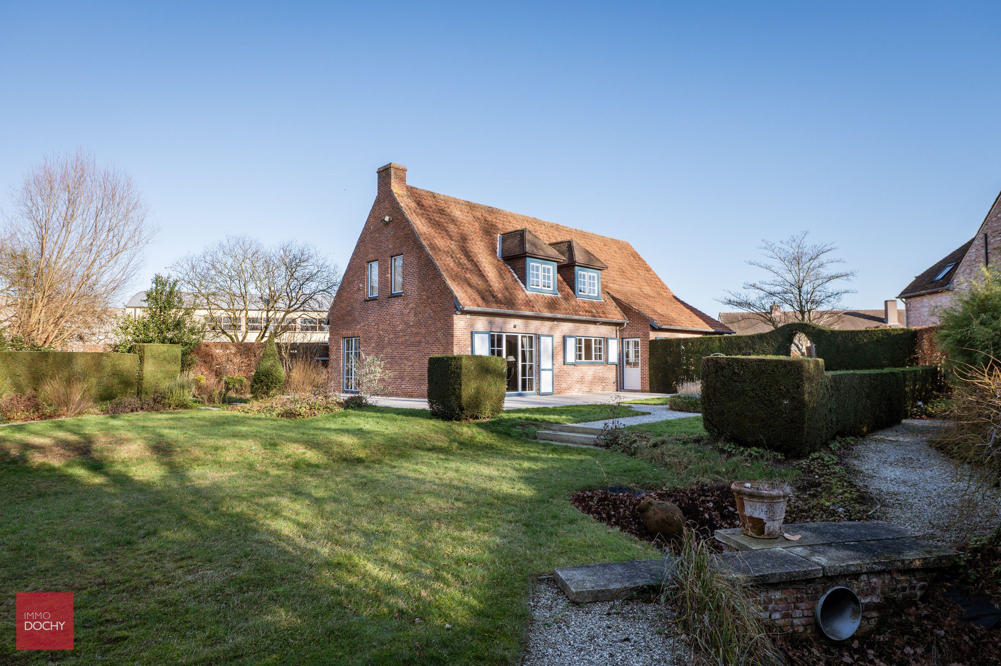 Hoofdfoto van de publicatie: Zeer rustig en residentieel gelegen verzorgde villa