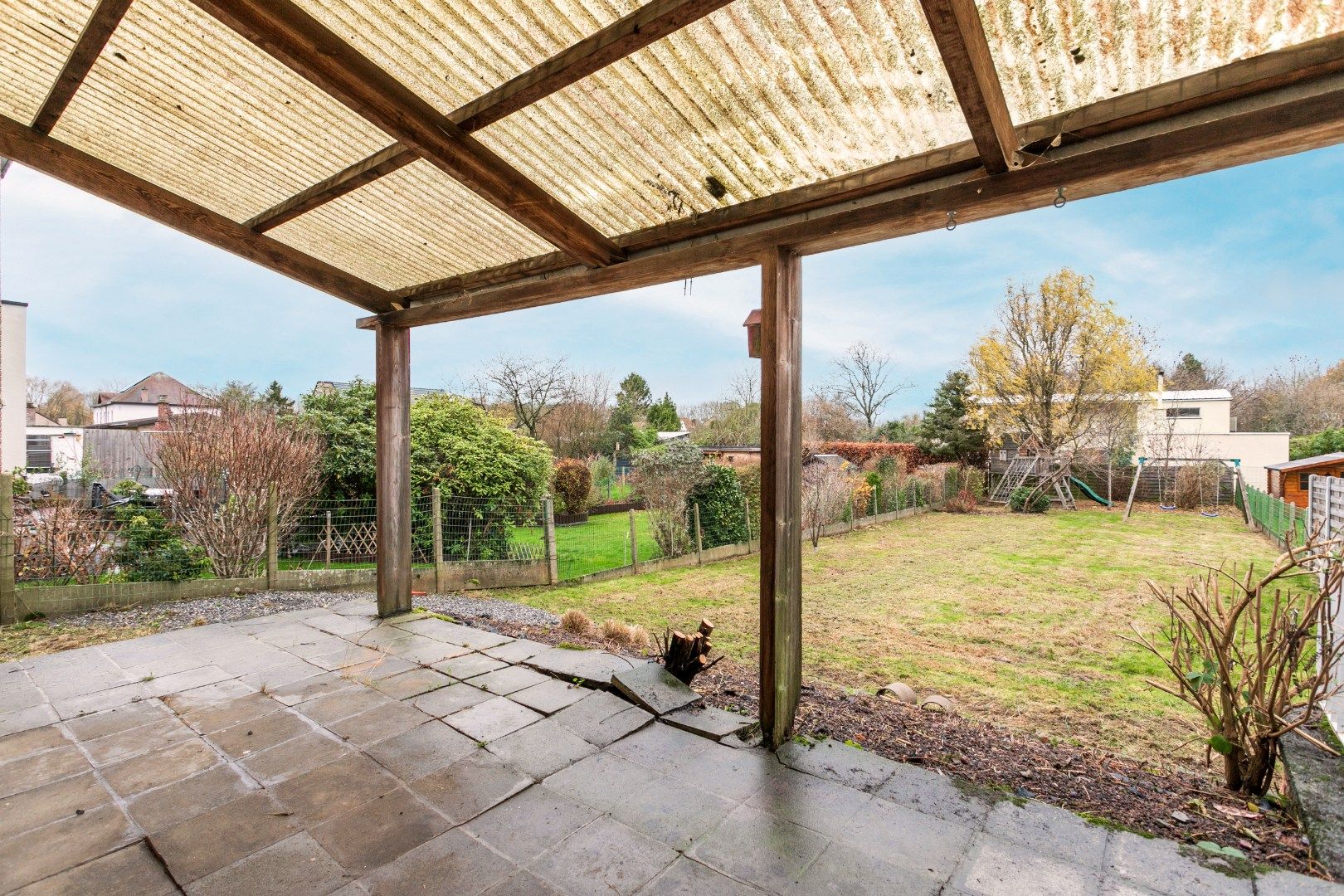 Instapklare woning met 4 slpk op perceel van 5a 45ca foto 16