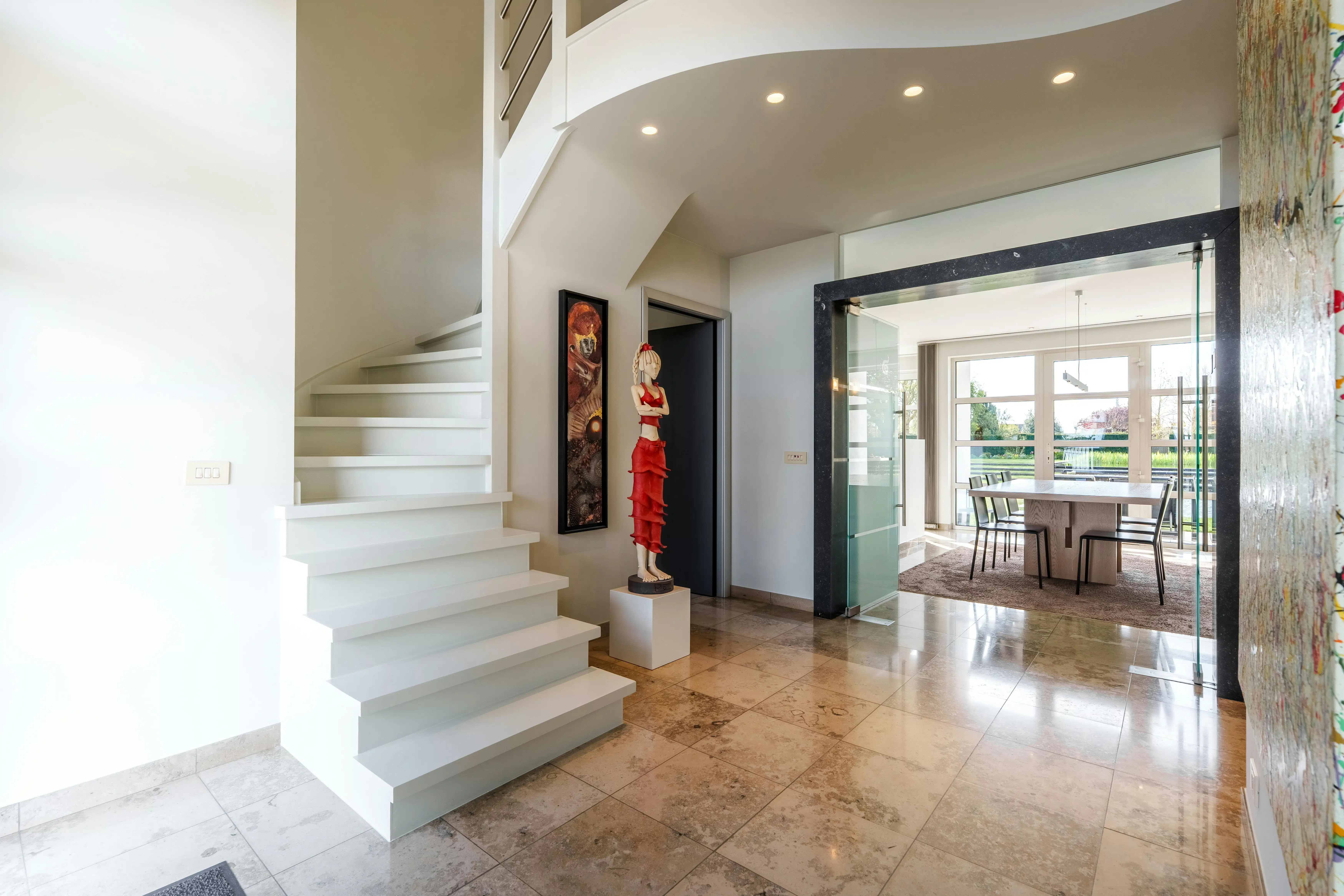 Villa op 2300 m² en vier slaapkamers te koop in Heule! foto 8