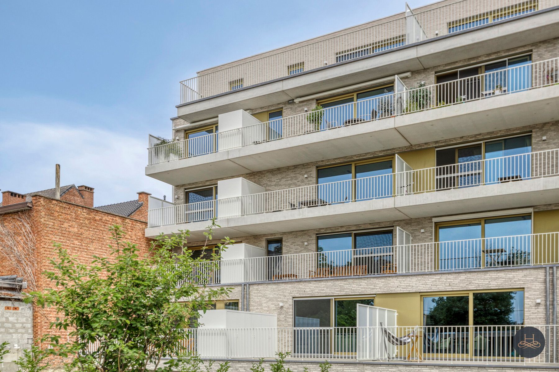 Uniek, ruim dakappartement met staanplaats en zicht op groen foto 2