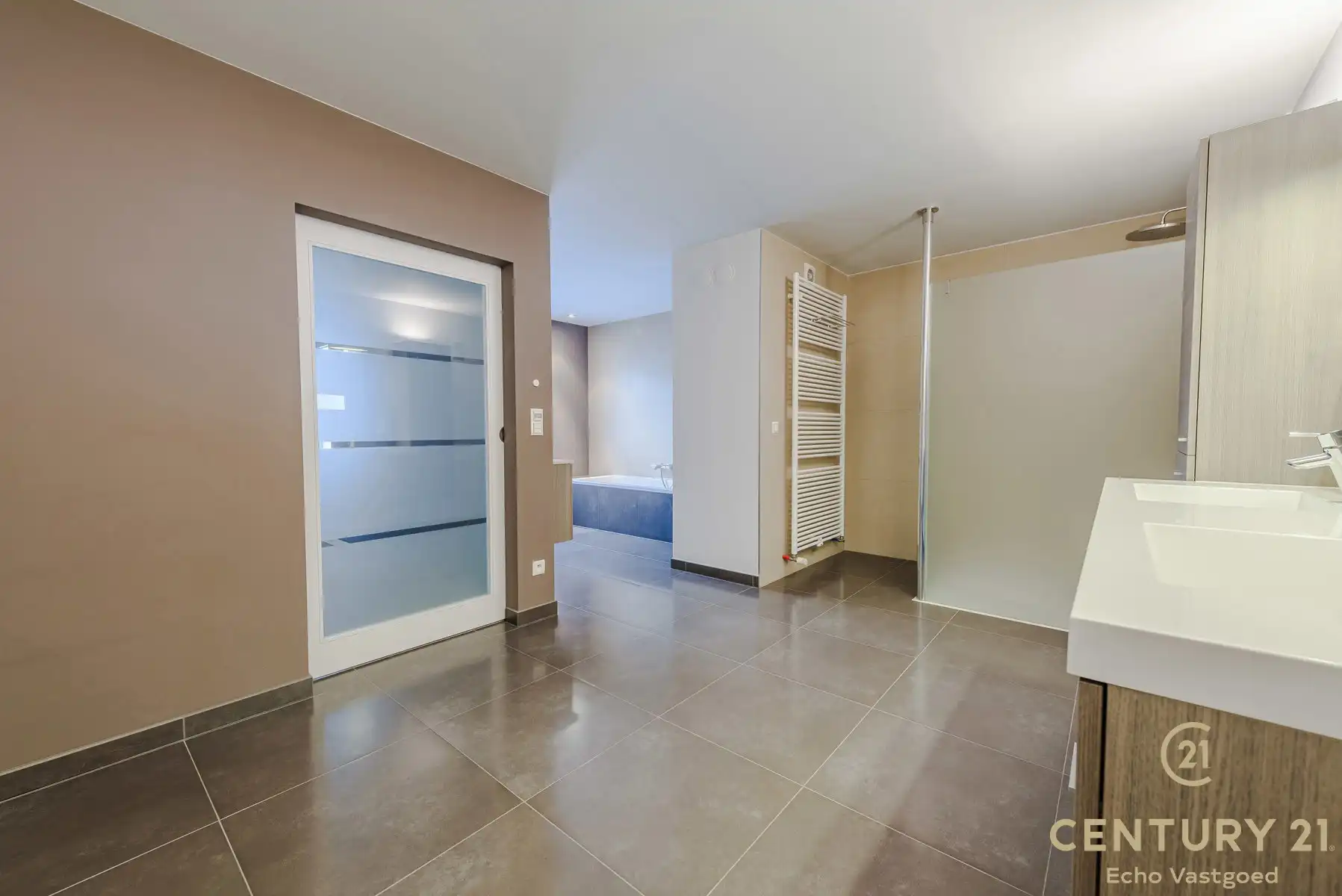 Luxe, ruime penthouse (192m²) met groot terras tegen het bos foto 24