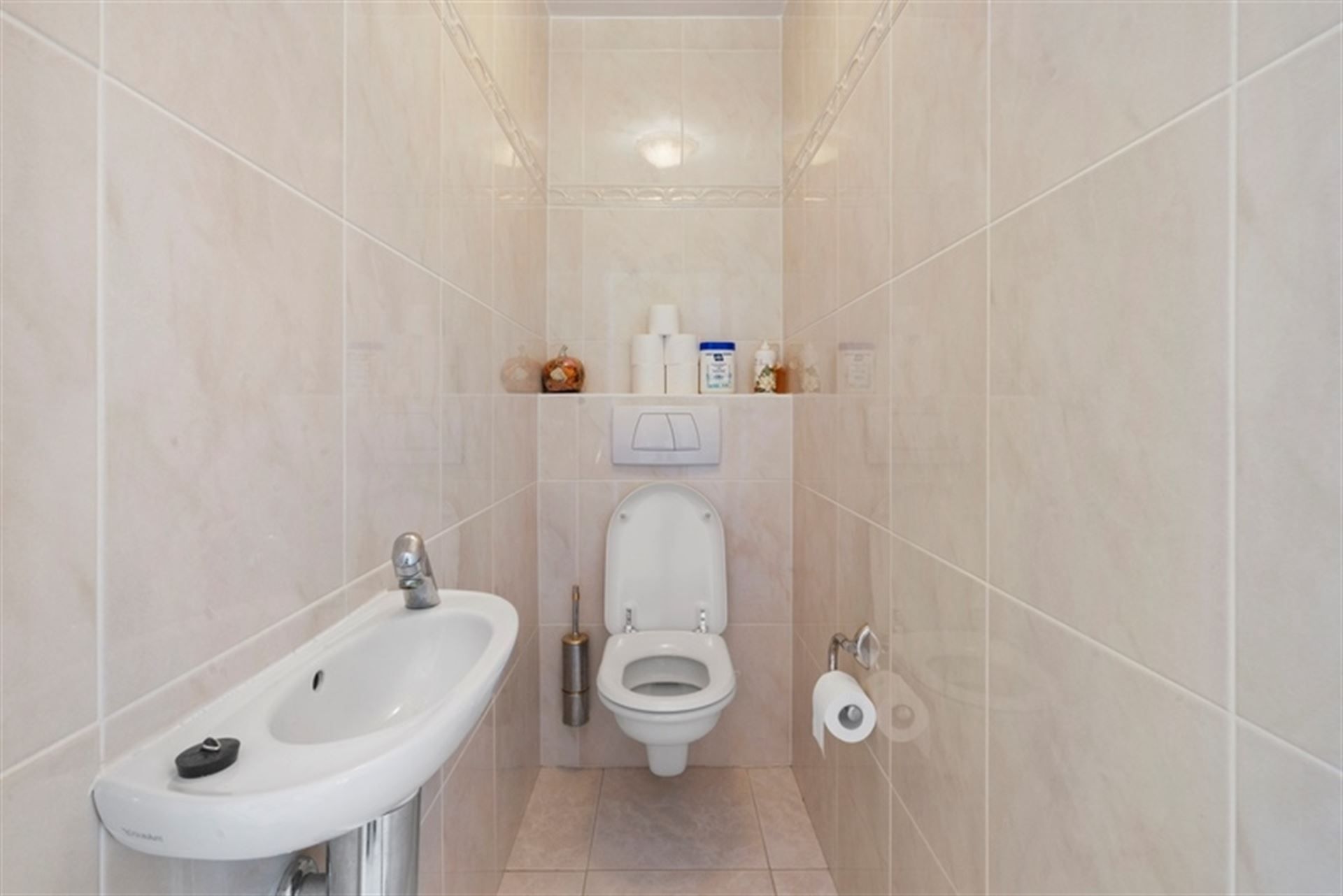 VERZORGD GEMEUBELD APPARTEMENT foto 9