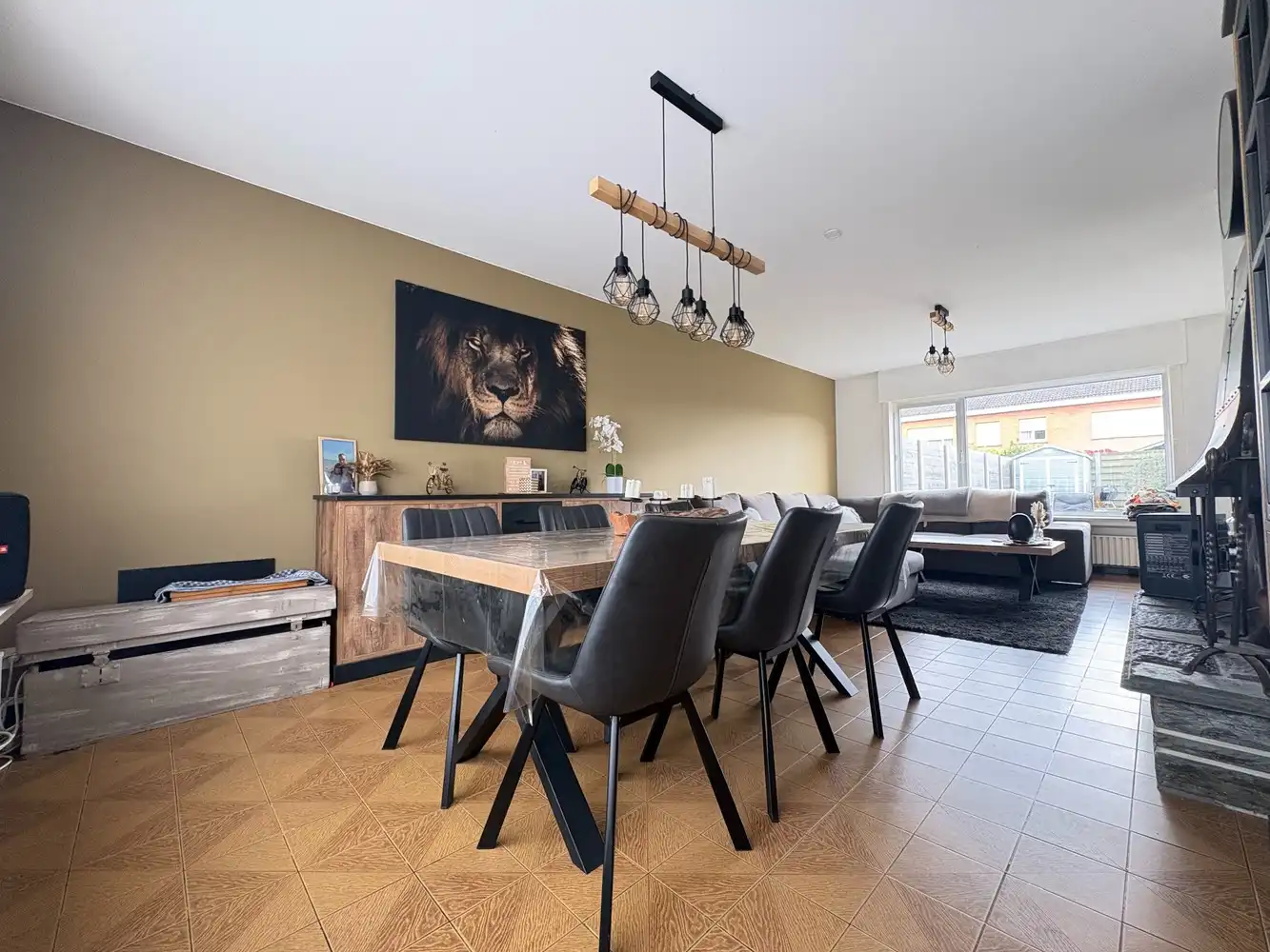 Rustig gelegen woning met 4 slaapkamers en een garage foto 4