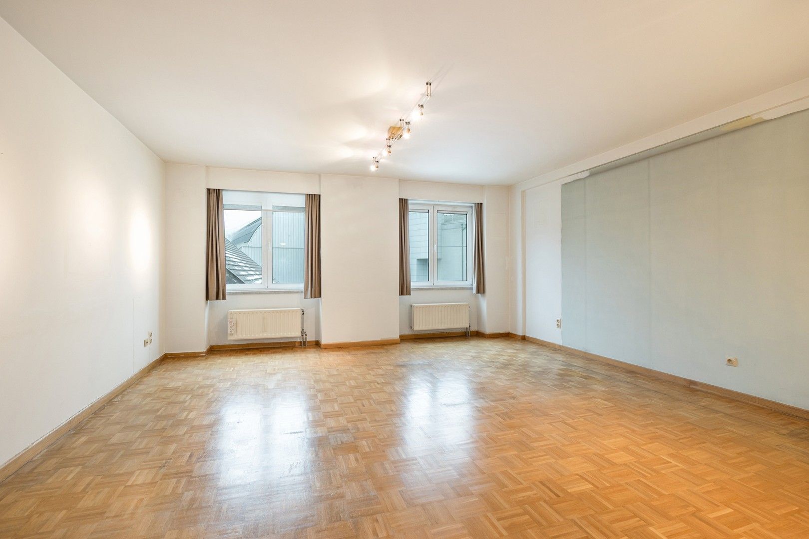 APPARTEMENT + STAANPLAATS foto 2