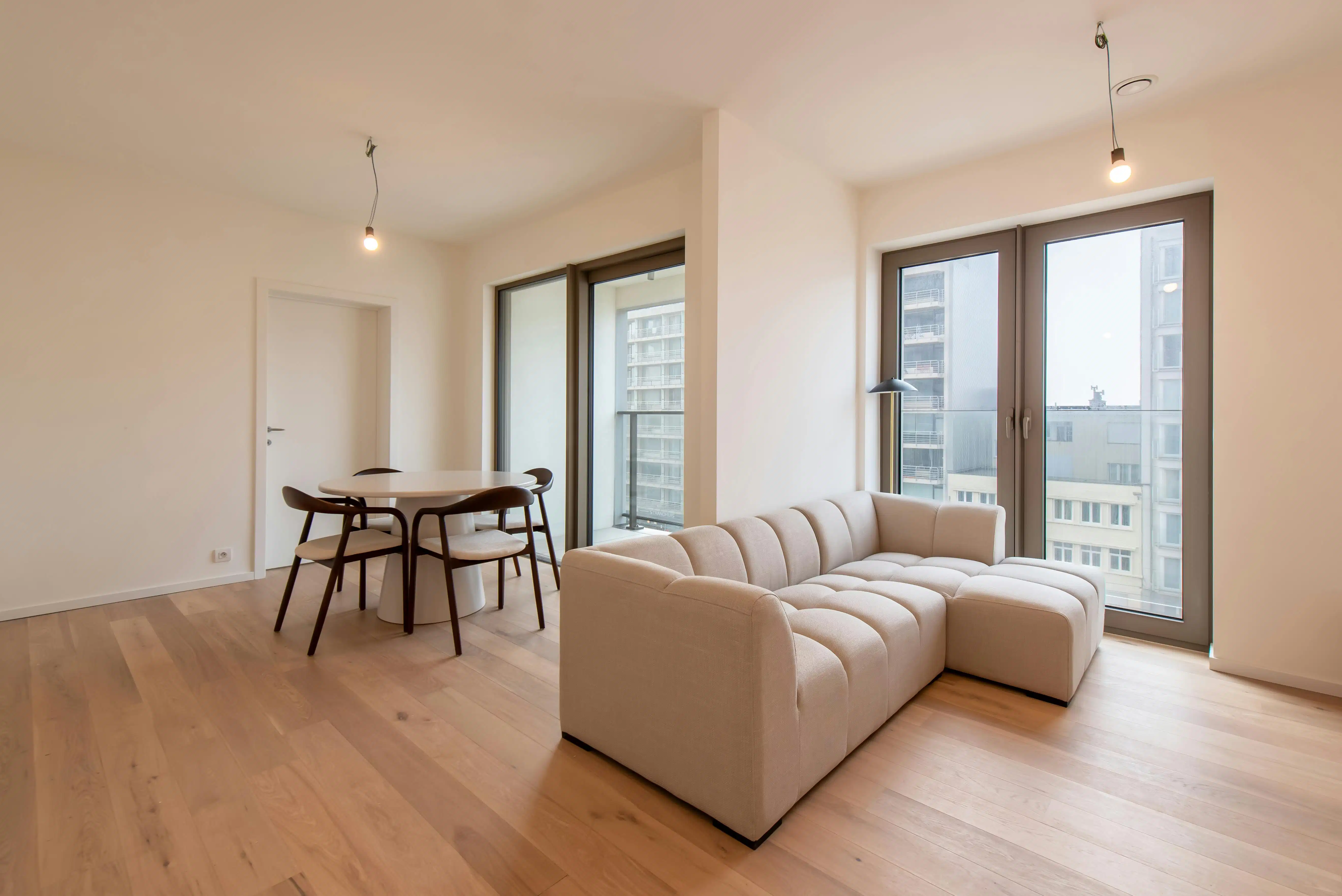 Lichtrijk nieuwbouw 1-slaapkamer appartement te Oostende foto {{pictureIndex}}