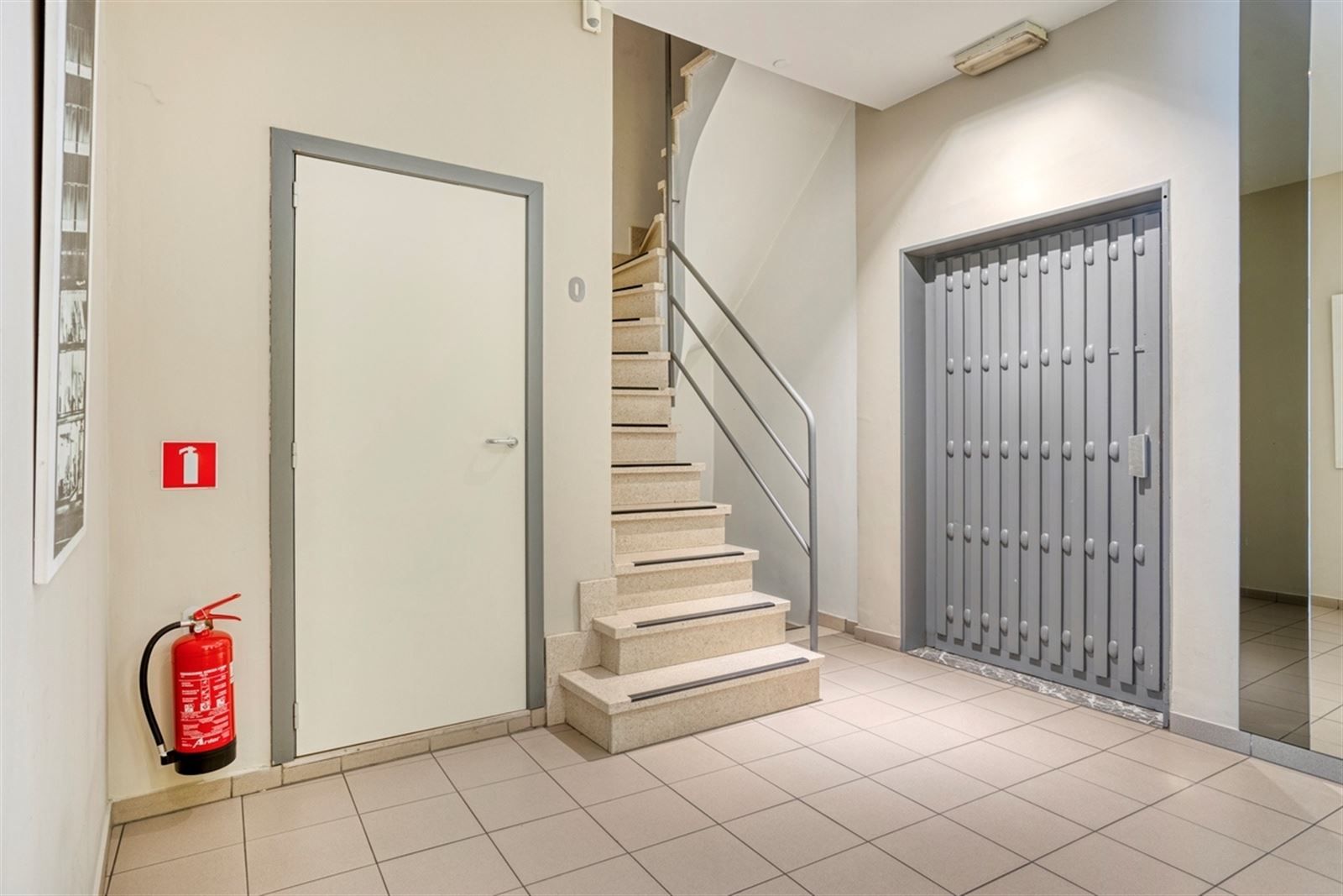 2 slpk appartement met terras en autostaanplaats foto 3