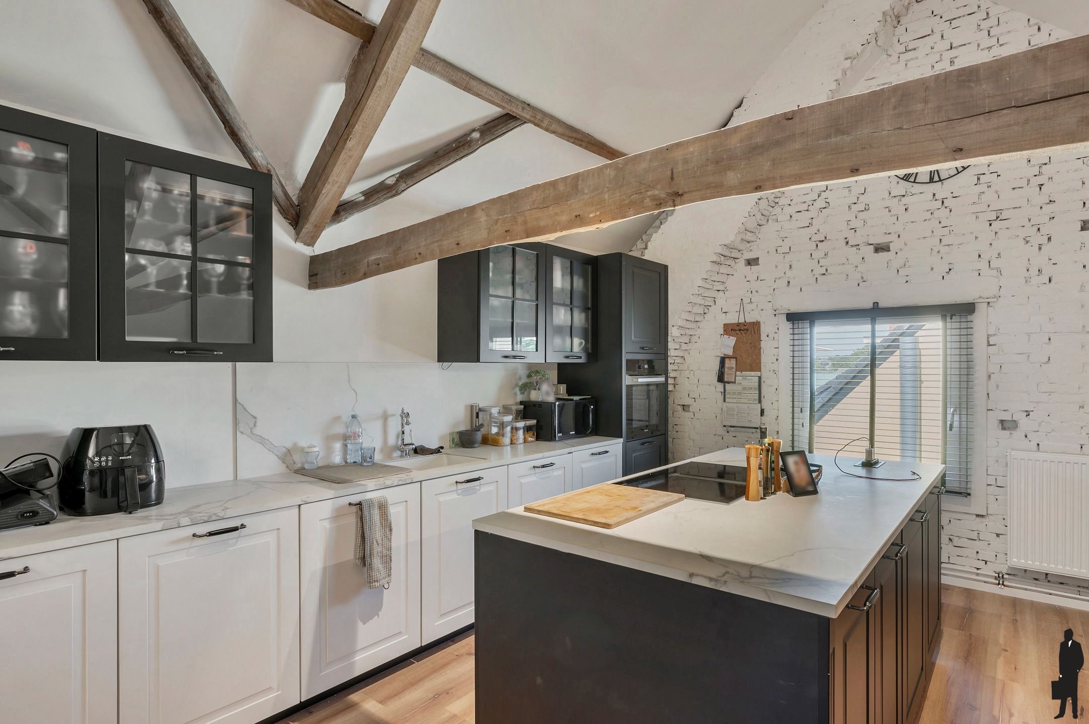 Gerenoveerd opbrengsteigendom: handelsruimte, duplex, studio foto 16