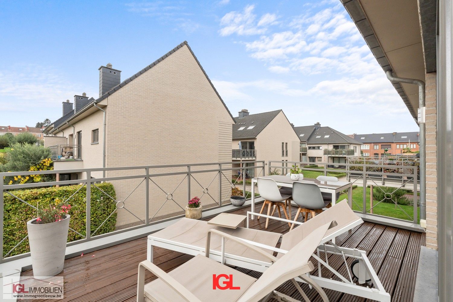 Ruim duplexappartement met 5 slaapkamers, een zonnig terras & 2 staanplaatsen foto 21