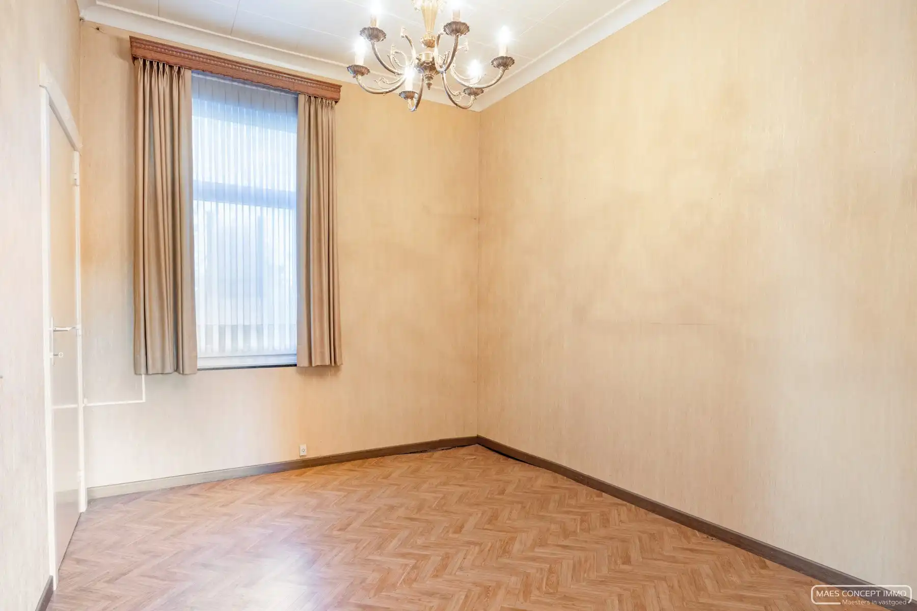 Karaktervolle woning met garage te koop op Elsegemplein (Wortegem) foto 8