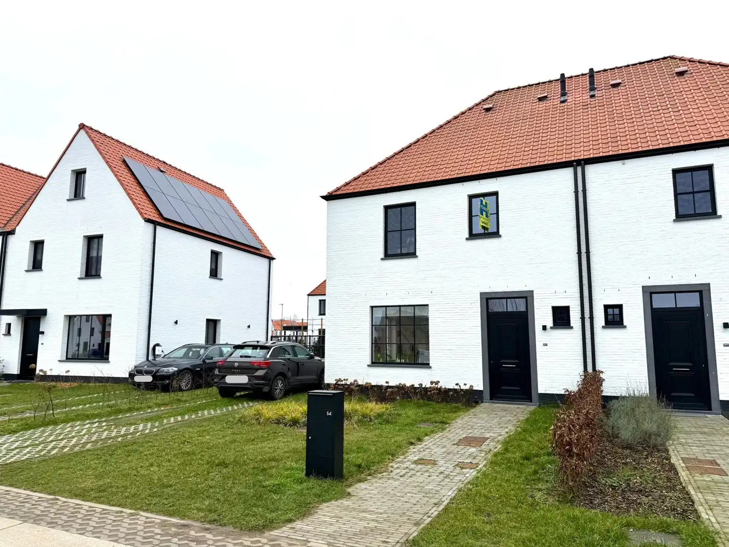 Zeer recente, instapklare woning met 3 slaapkamers en tuin foto 2