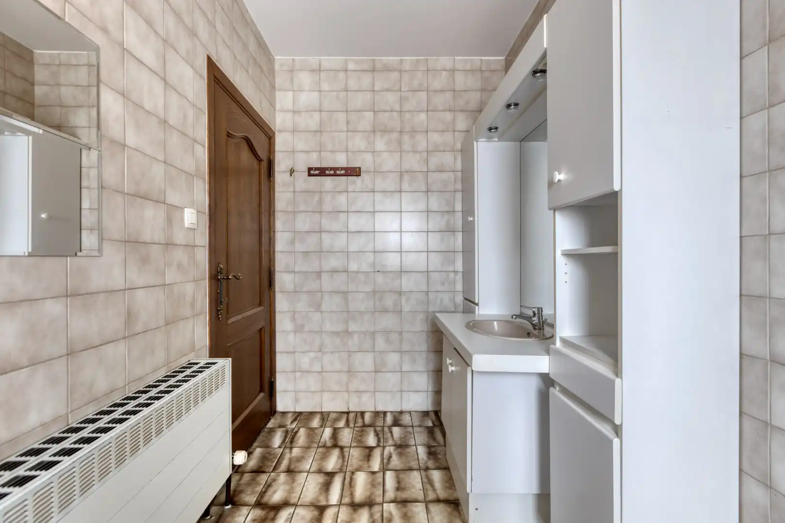 Gezellig ingerichte woning met hobbyruimte en tuin + toegang achterom foto 10