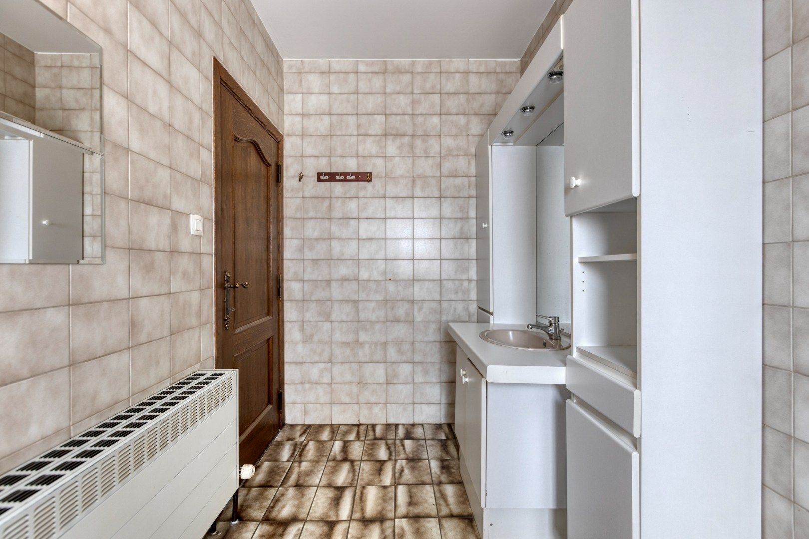 Gezellig ingerichte woning met hobbyruimte en tuin + toegang achterom foto 10