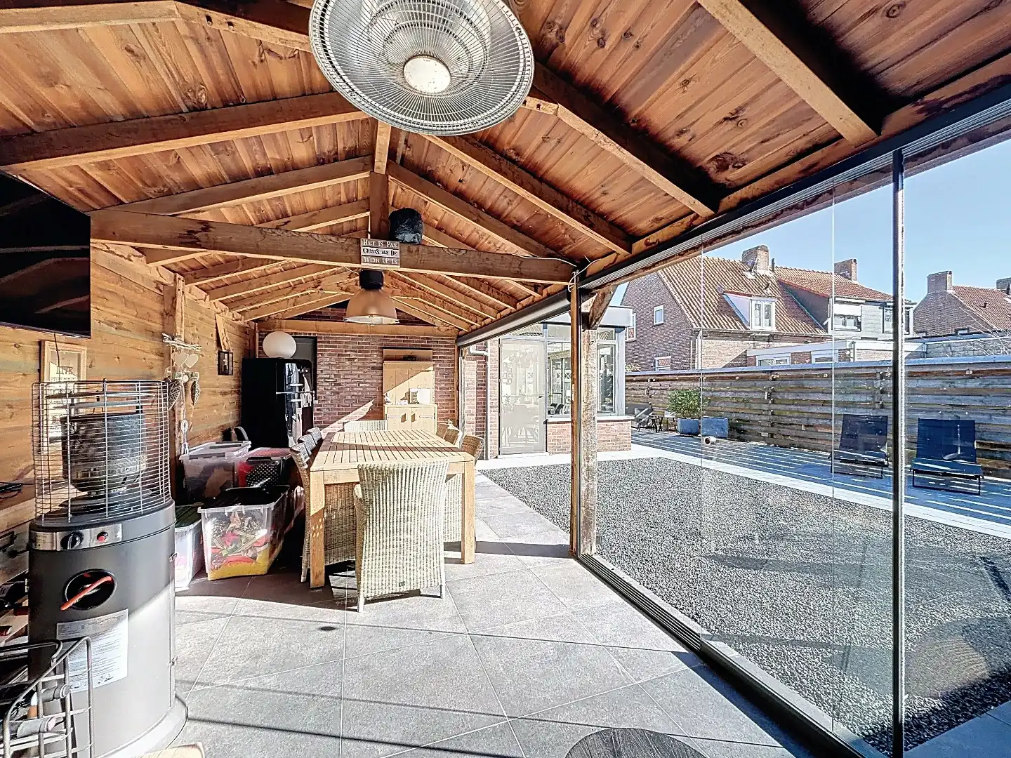 Instapklare twee-onder-een-kapwoning met uitbouw, luxe overkapping en zonnige tuin op het westen  foto 42