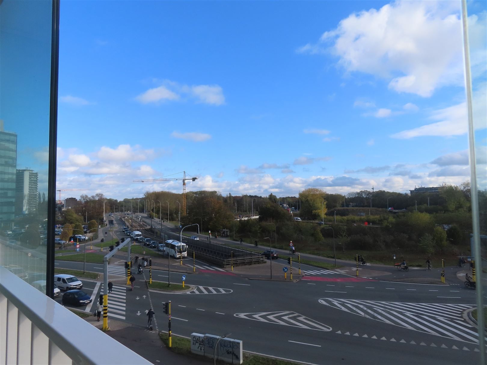 Knap gemeubeld beginners appartement met terras én parking! foto 13