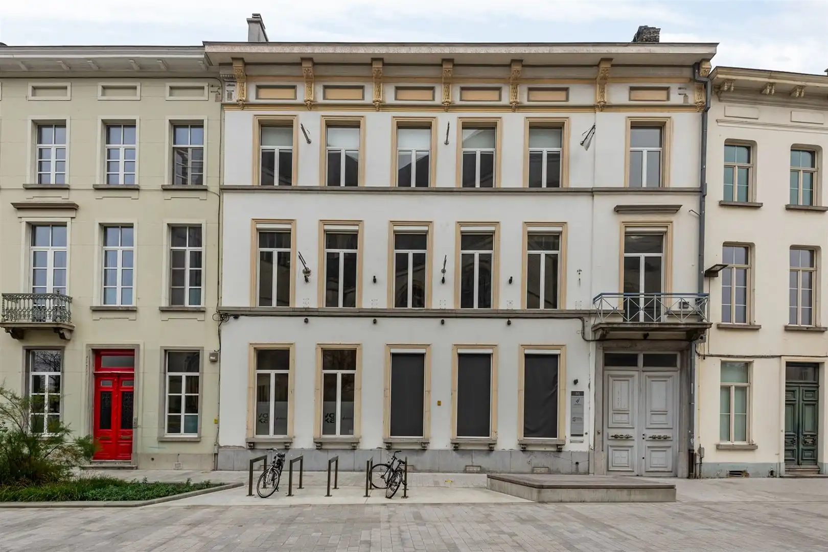 Kantoorgebouw te koop in Mechelen foto {{pictureIndex}}