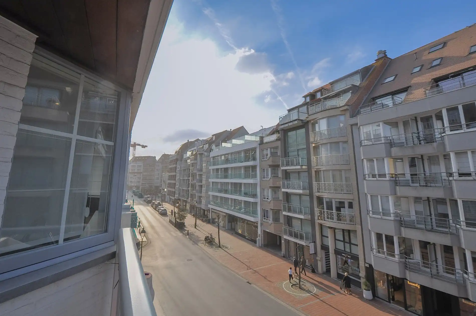 Topaanbieding – Uitzonderlijk ruim appartement gelegen in een stijlvolle residentie. foto 40