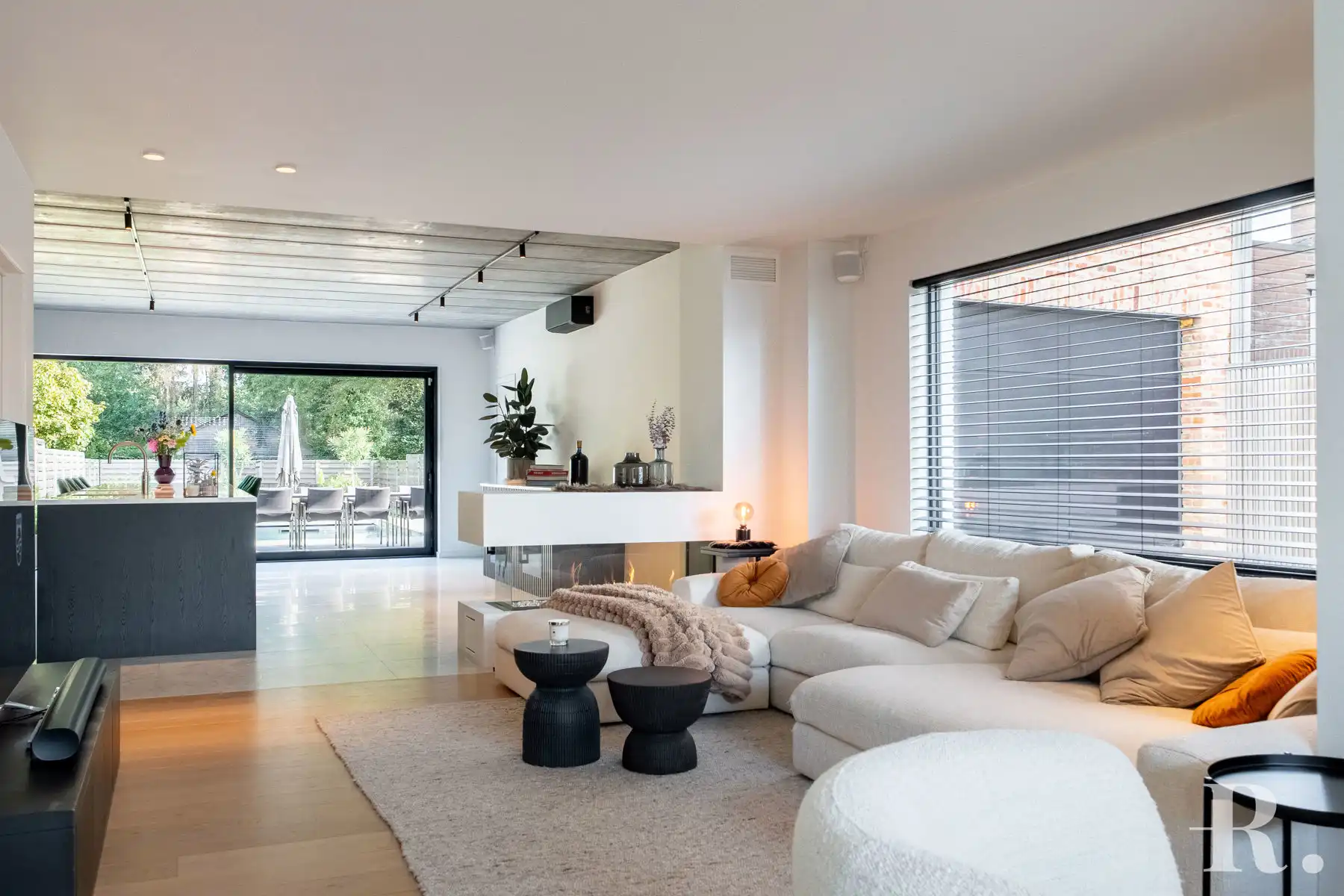 Instapklare woning met alle luxe en zwembad op goede locatie foto 4