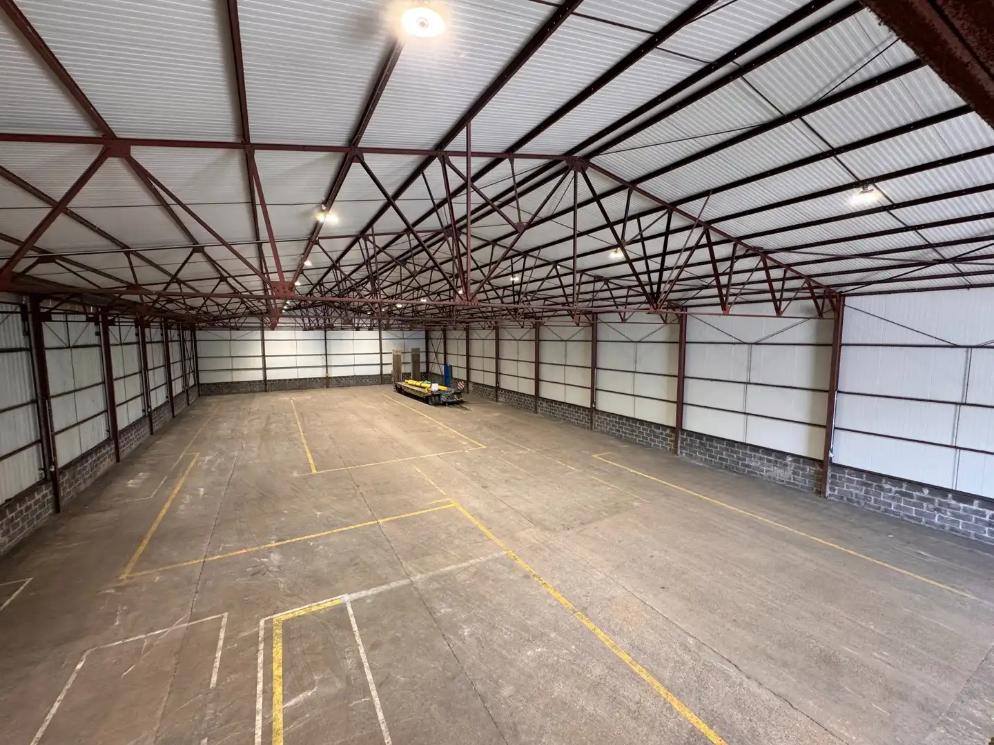 Magazijnruimte van 1.000 m² met mezzanine te huur in Zedelgem foto 6