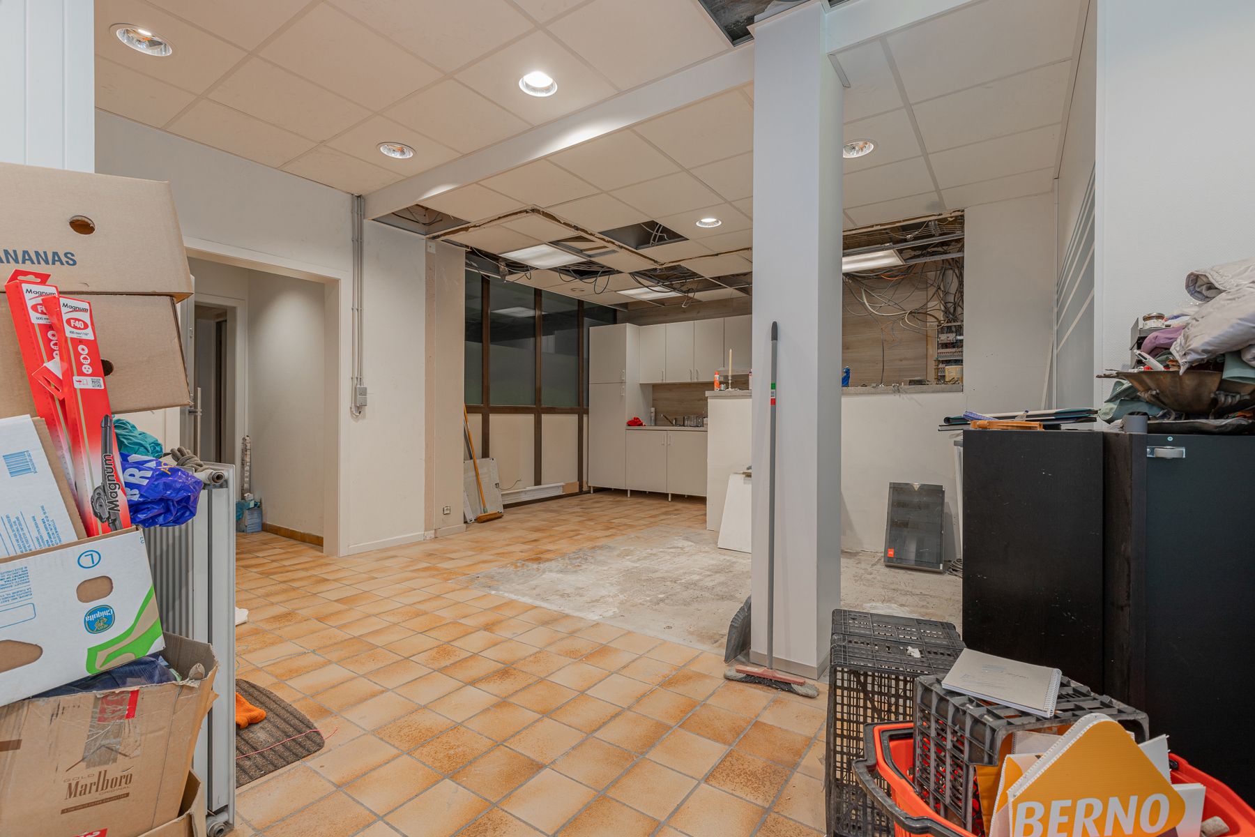 Polyvalent gebouw met appartement in hartje Malderen foto 3