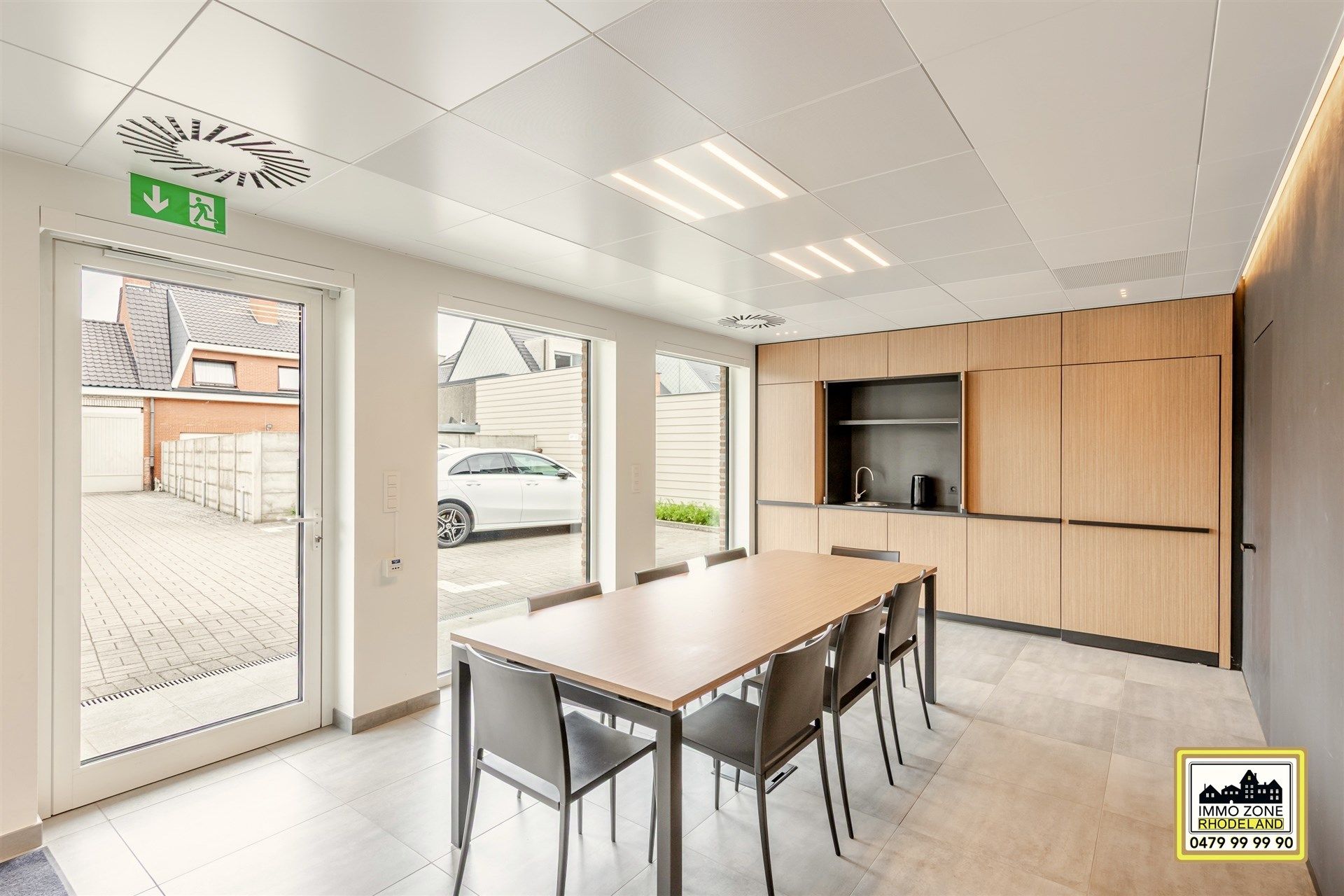 Prachtige handels-of bureelruimte op triple A locatie! foto {{pictureIndex}}