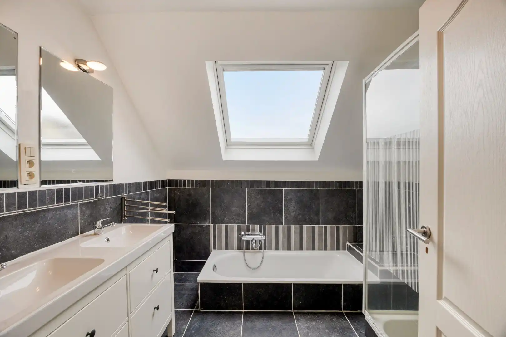 Open bebouwing met 4 slaapkamers, bureau, garage en prachtige tuin in Boutersem – EPC 158 kWh/m² - bewoonbare opp. 282 m² foto 16