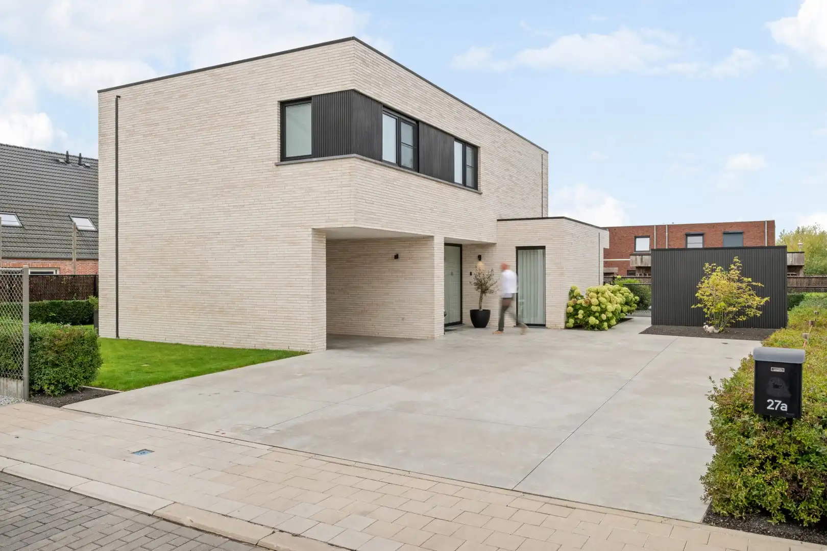 Recente, perfect afgewerkte villa met 4 slaapkamers te Roeselare foto {{pictureIndex}}