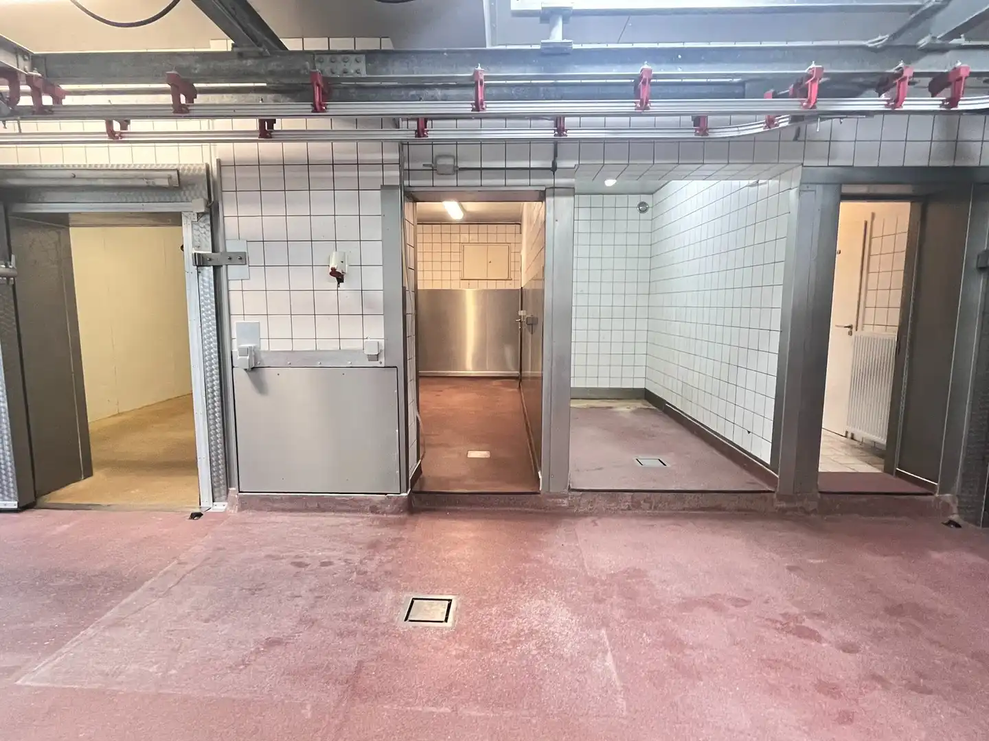 Gelijkvloerse koel- en handelsruimtes met laad- en loskade foto 13