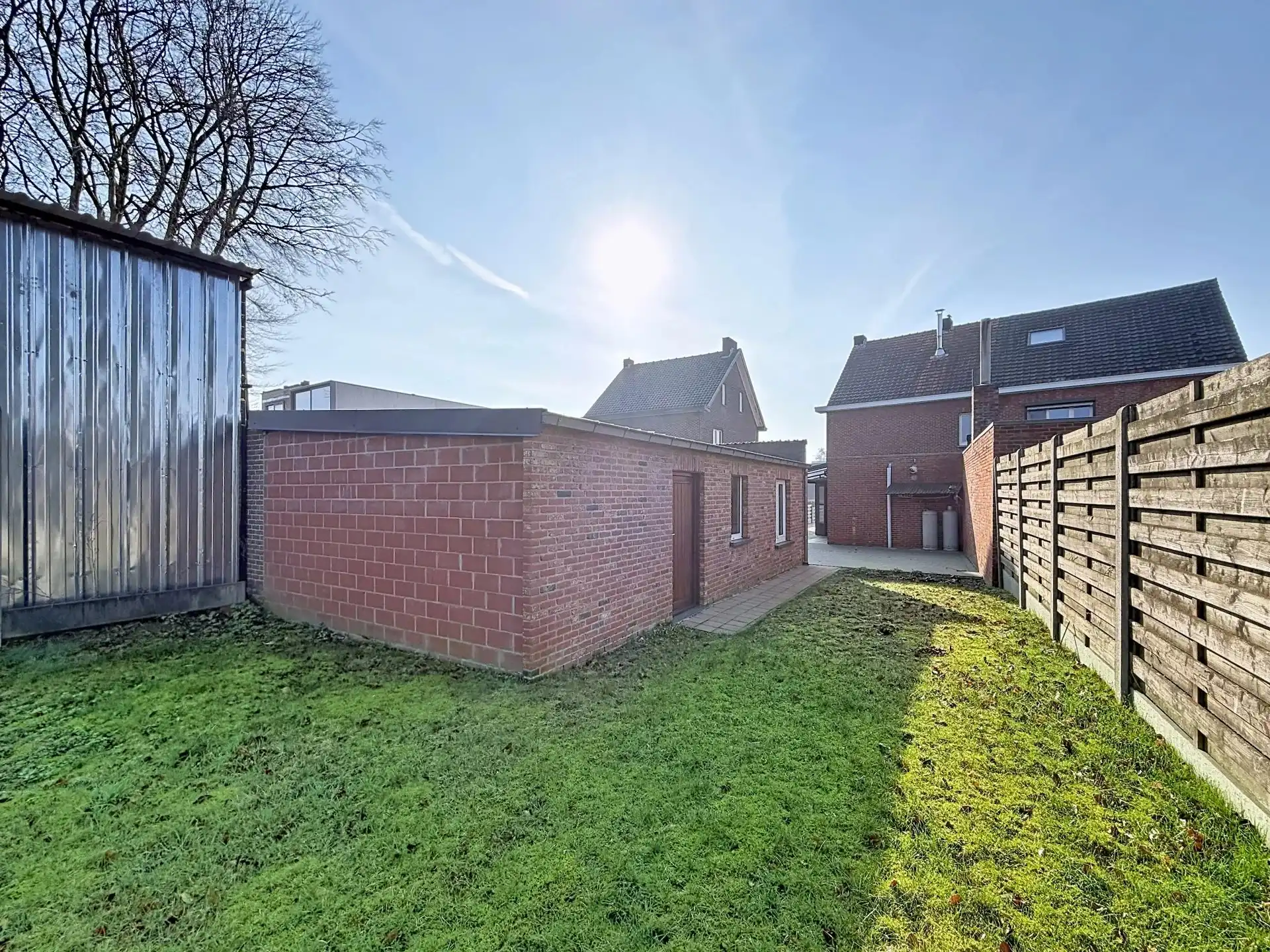 Halfopen bebouwing met 3 slaapkamers en een ruime tuin. foto 27