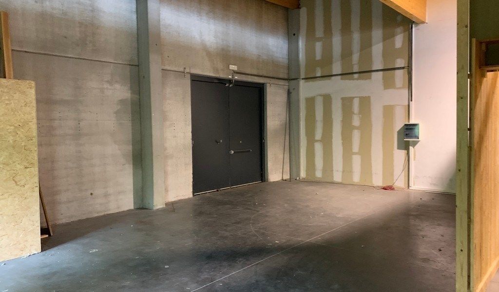 Commercieel gelegen winkel te huur in Lochristi foto 4