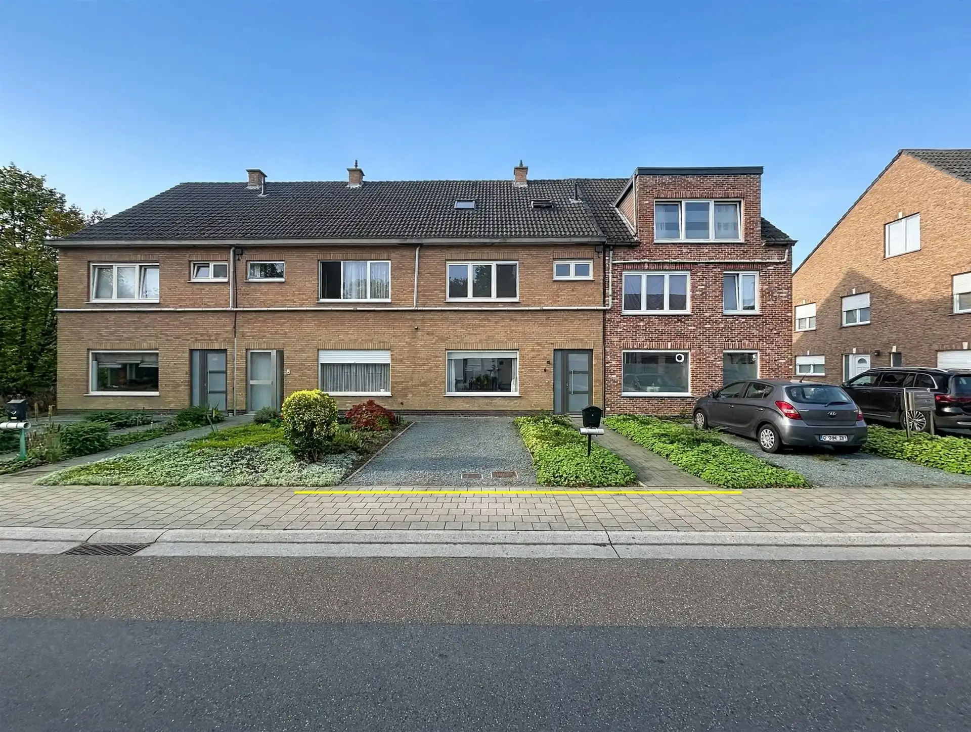 instapklare gezinswoning met 3 slaapkamers en garage foto {{pictureIndex}}