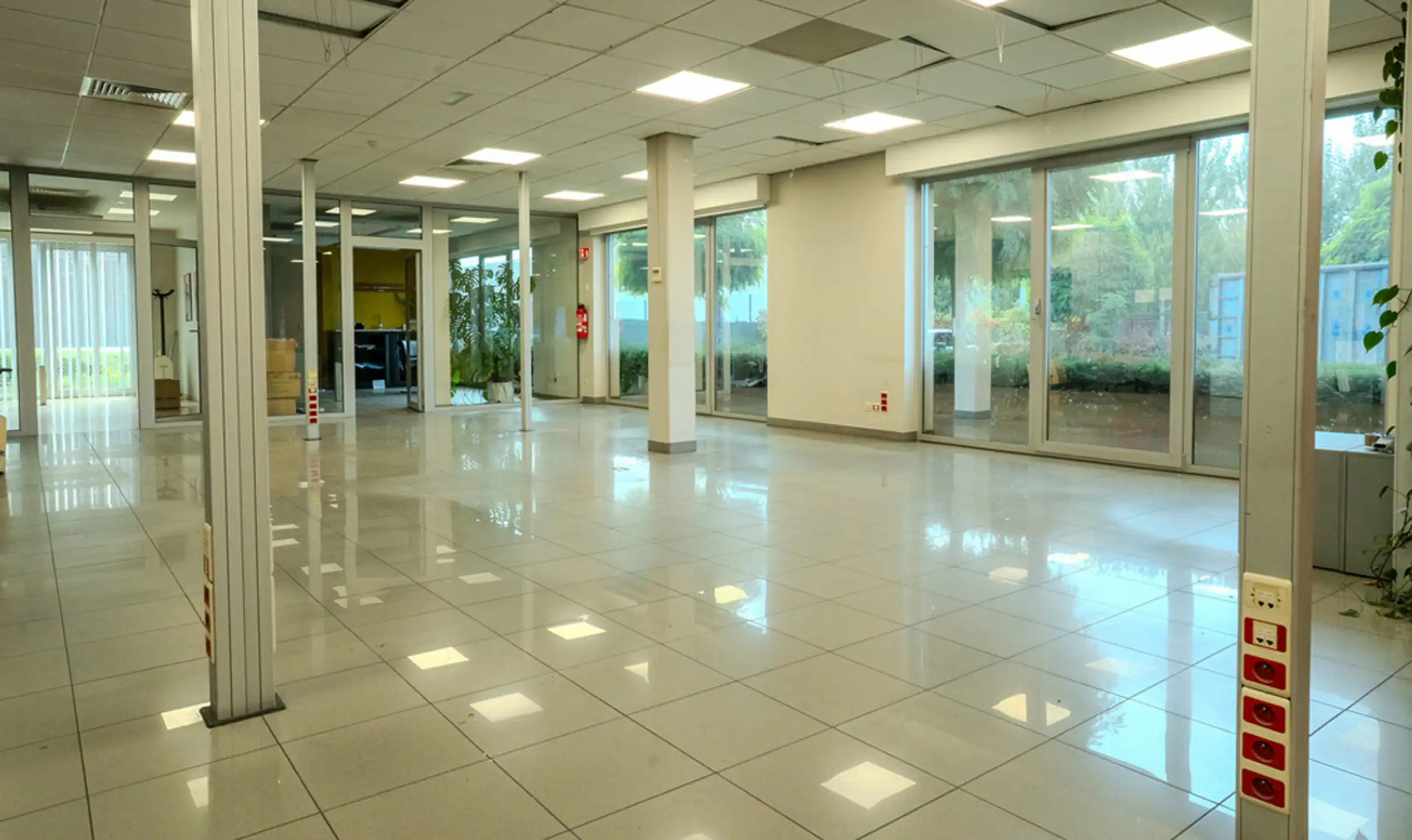 Kantoren  460m² & magazijn 3000m² te huur op 5992m² grondopp foto 6