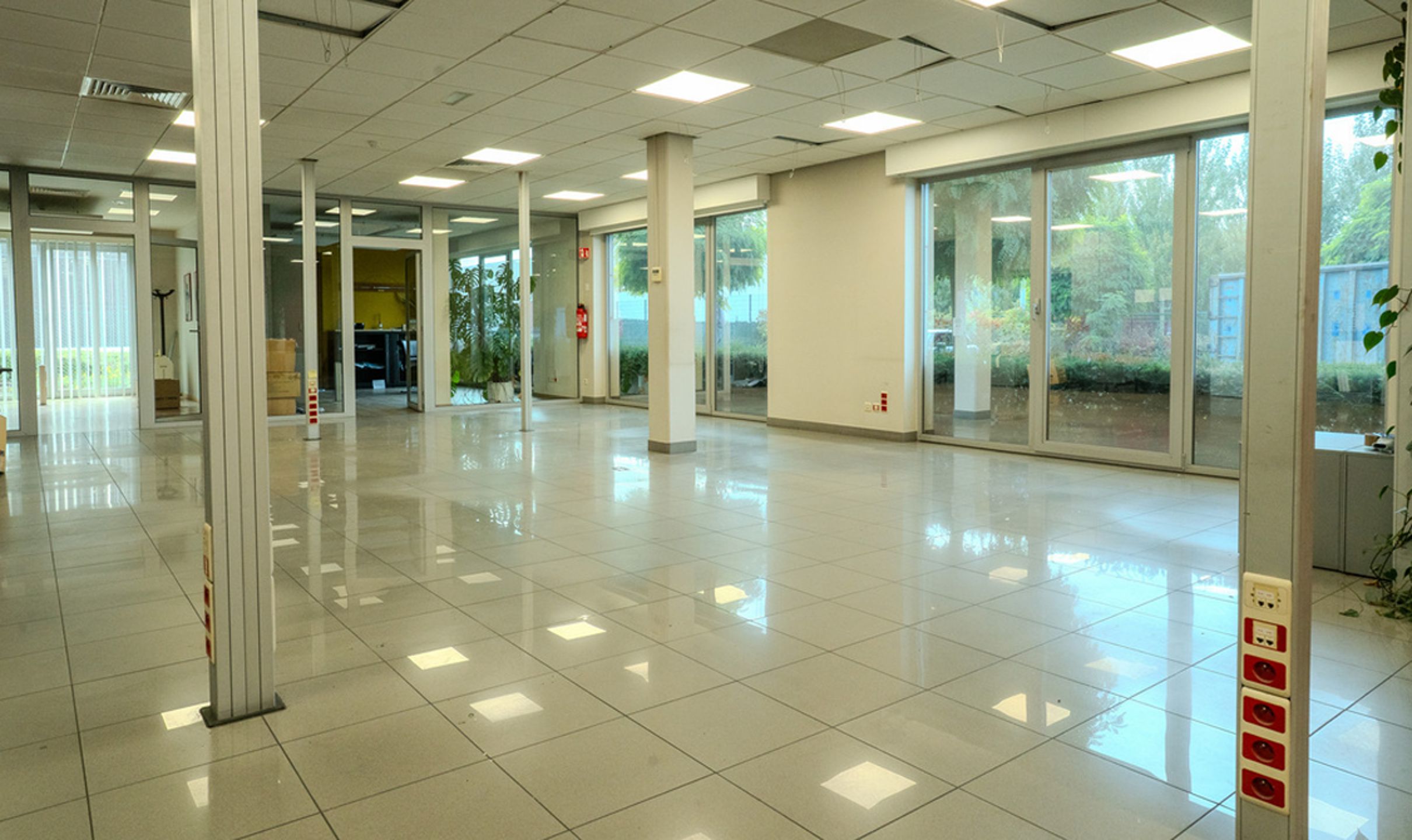 Kantoren  460m² & magazijn 3000m² te huur op 5992m² grondopp foto 6