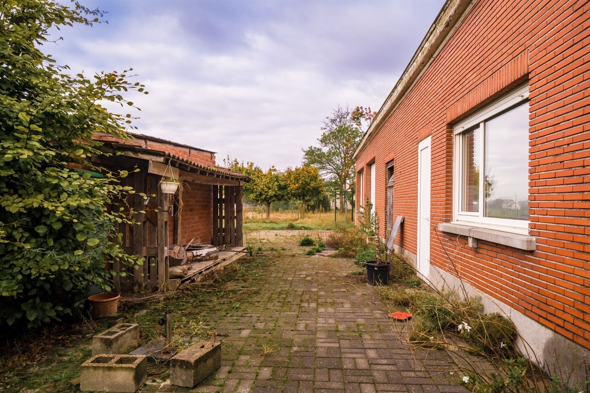 Woning voor heropbouw of af te breken op perceel van 3.391m² foto 11